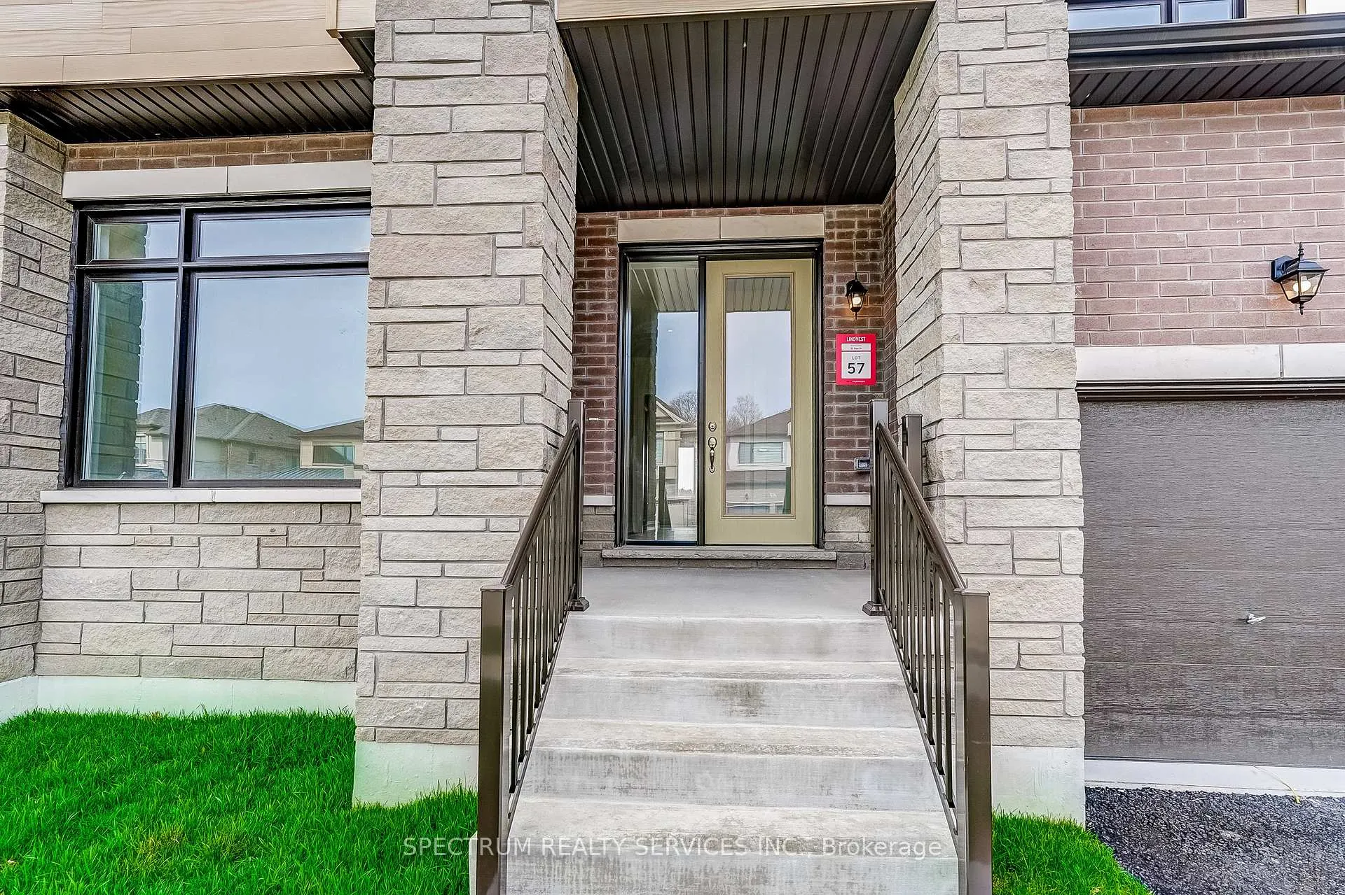 Photo 4 of 33 Dore Drive, Brantford — HOMEH