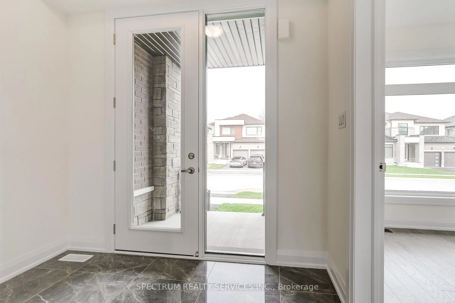 Photo 6 of 33 Dore Drive, Brantford — HOMEH