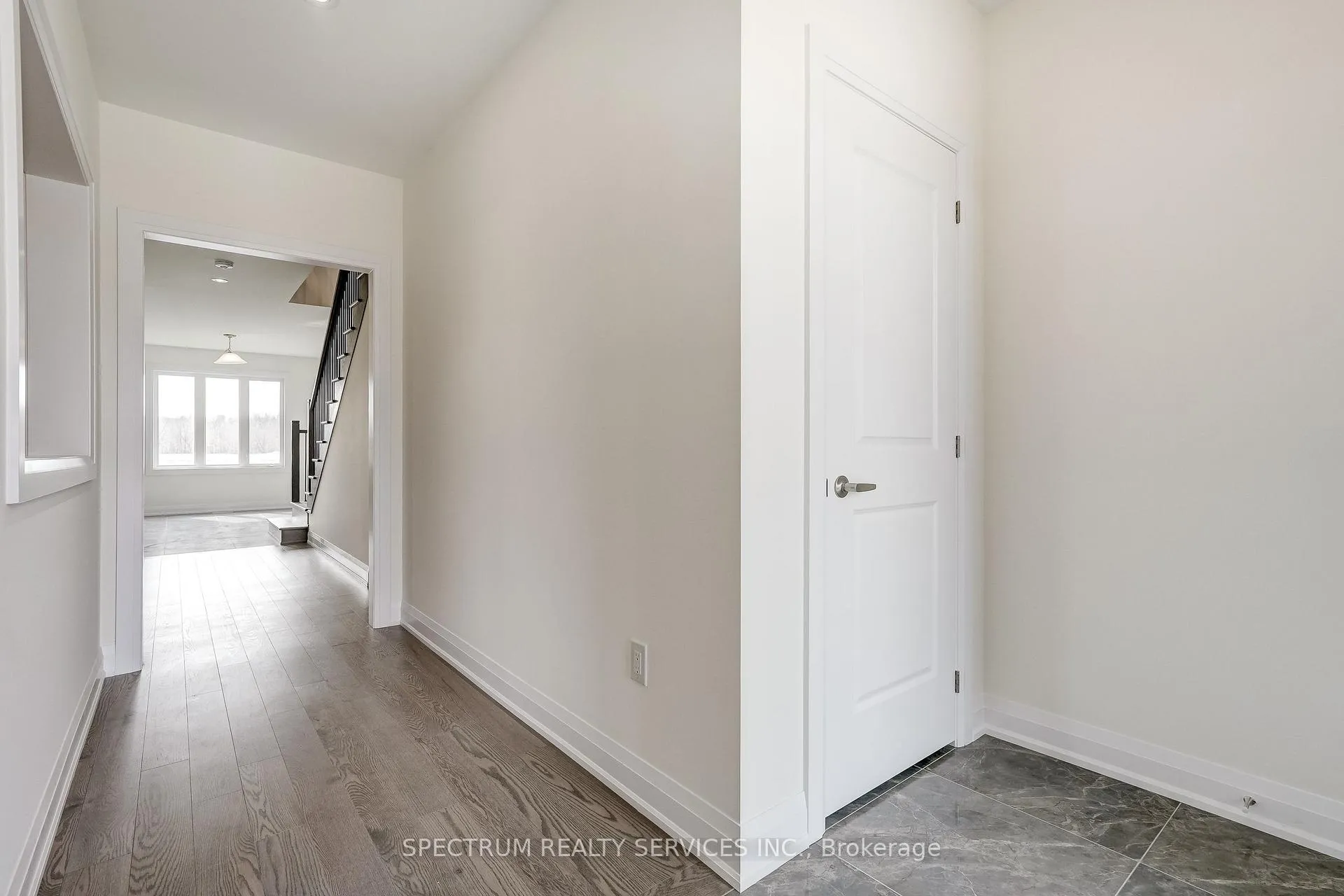 Photo 7 of 33 Dore Drive, Brantford — HOMEH