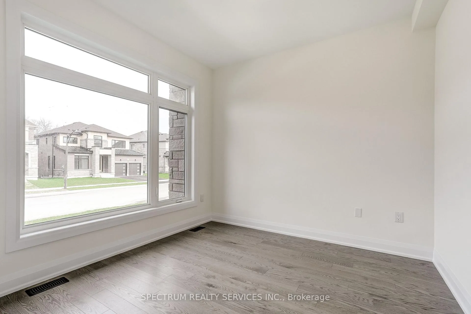 Photo 8 of 33 Dore Drive, Brantford — HOMEH