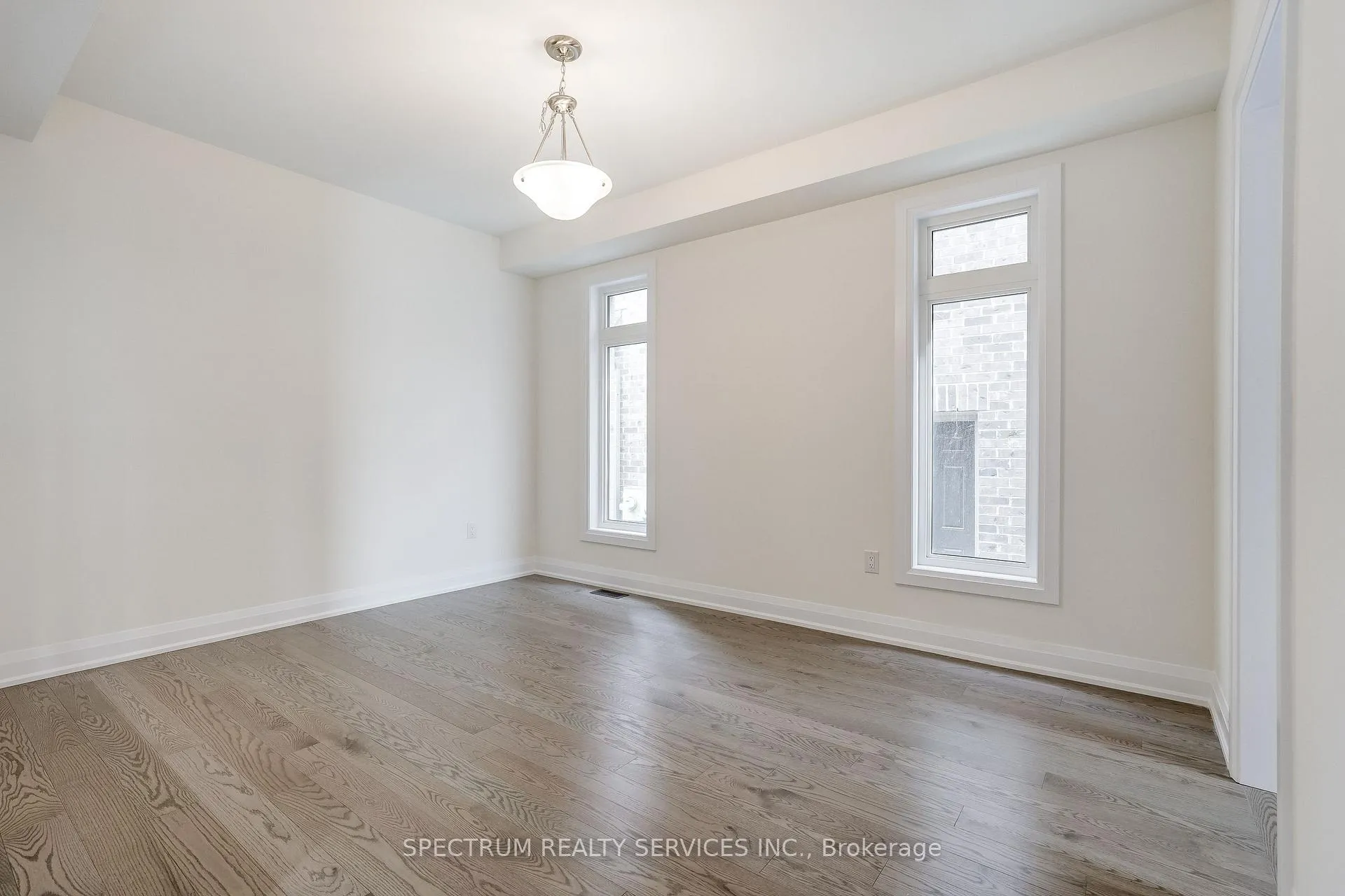 Photo 10 of 33 Dore Drive, Brantford — HOMEH