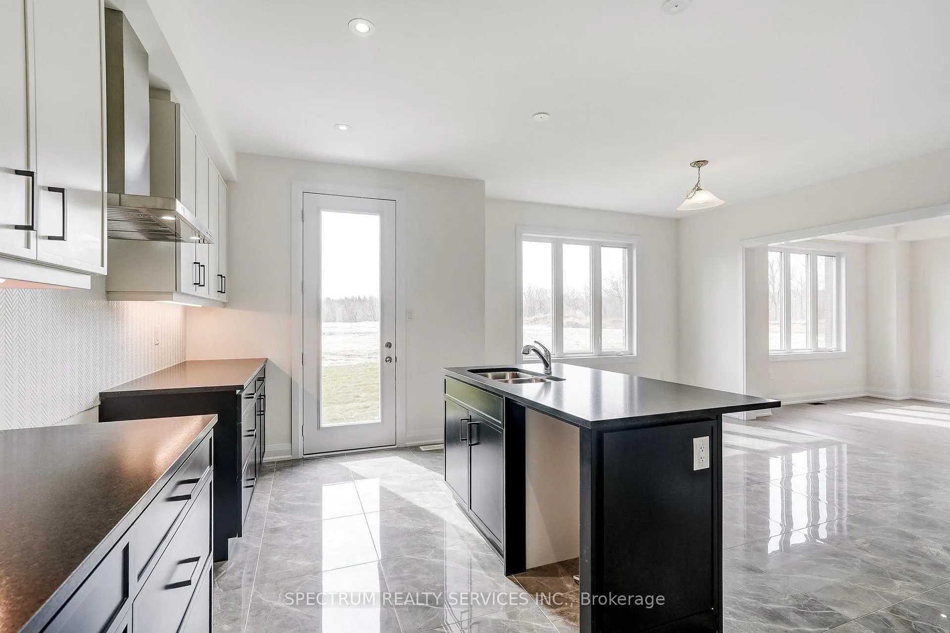 Photo 13 of 33 Dore Drive, Brantford — HOMEH