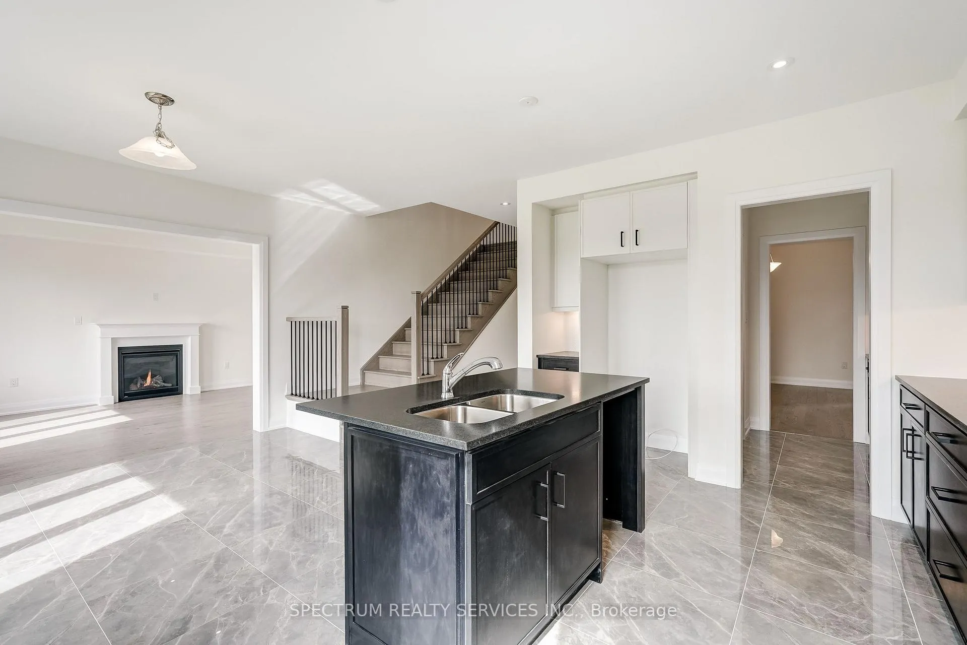 Photo 14 of 33 Dore Drive, Brantford — HOMEH