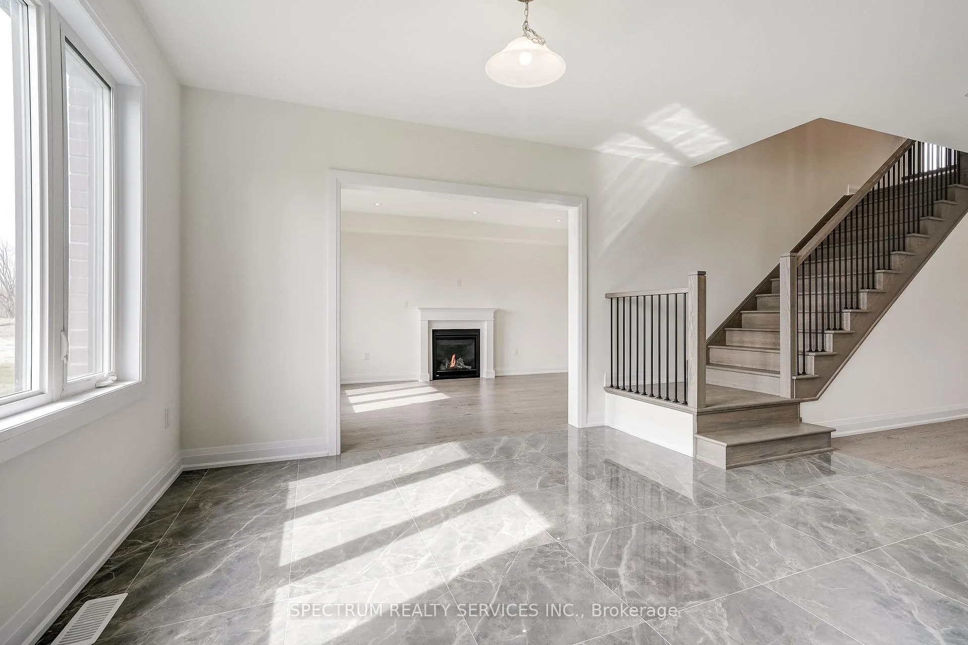Photo 18 of 33 Dore Drive, Brantford — HOMEH