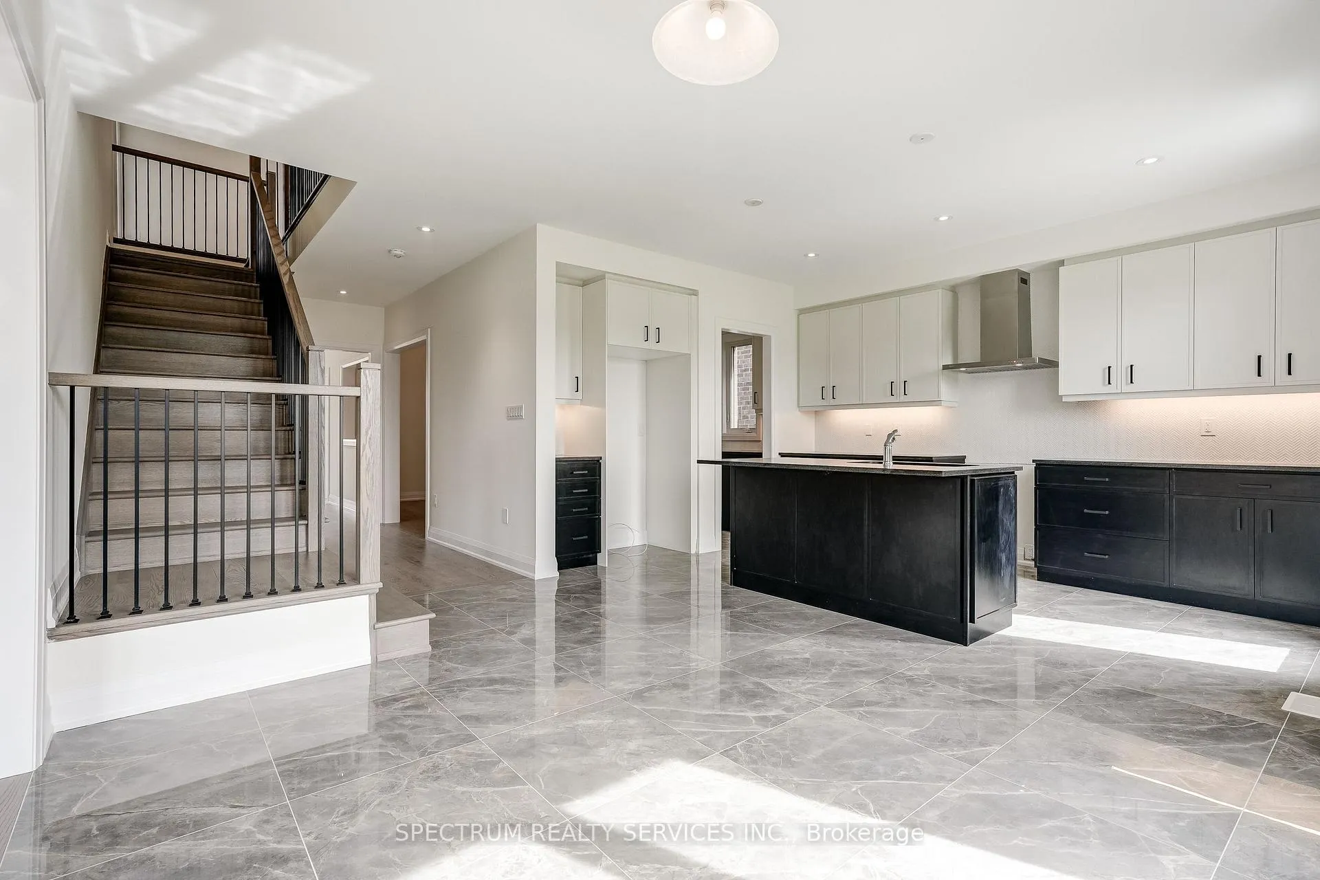 Photo 19 of 33 Dore Drive, Brantford — HOMEH
