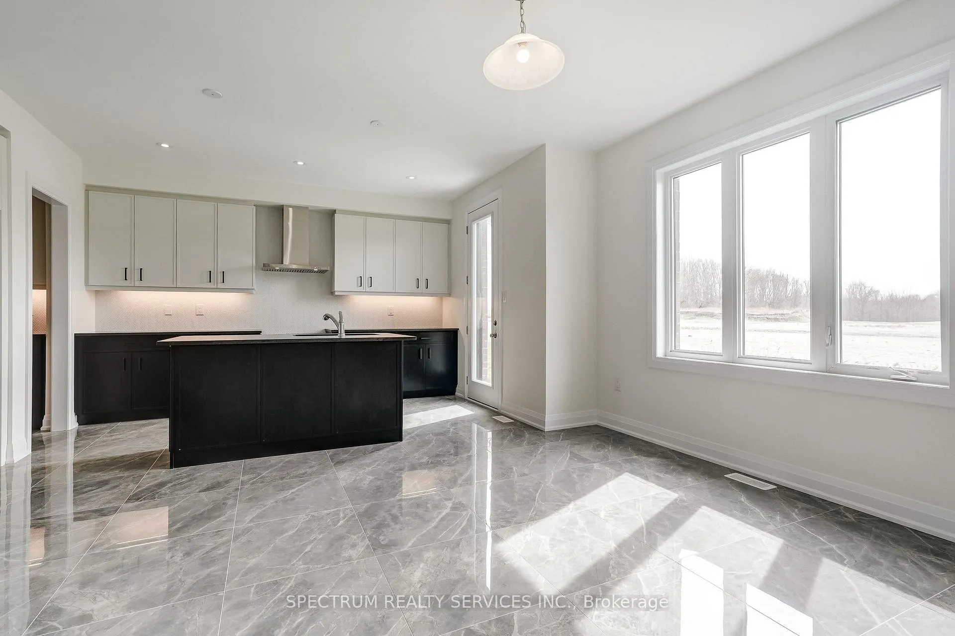 Photo 20 of 33 Dore Drive, Brantford — HOMEH