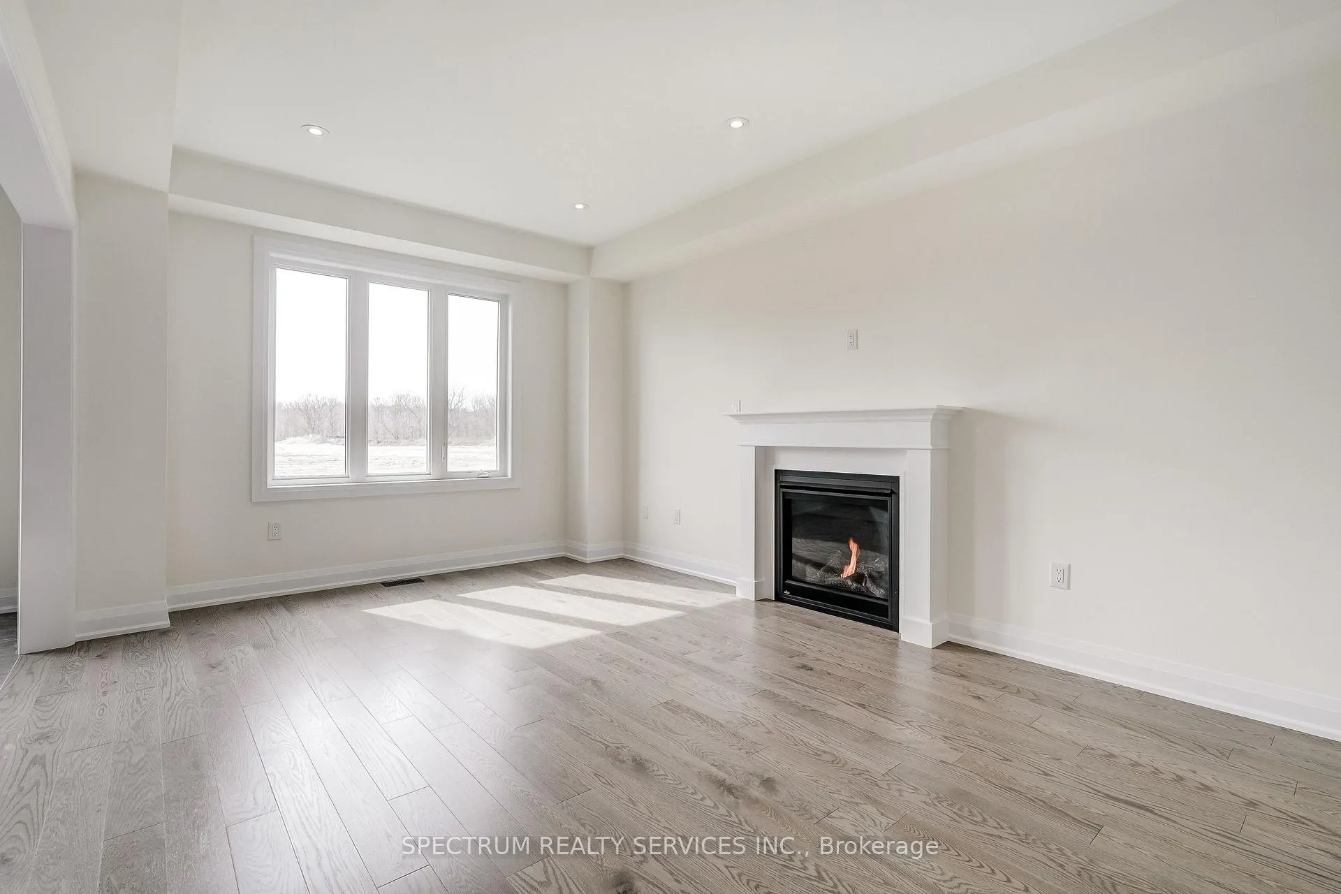 Photo 24 of 33 Dore Drive, Brantford — HOMEH