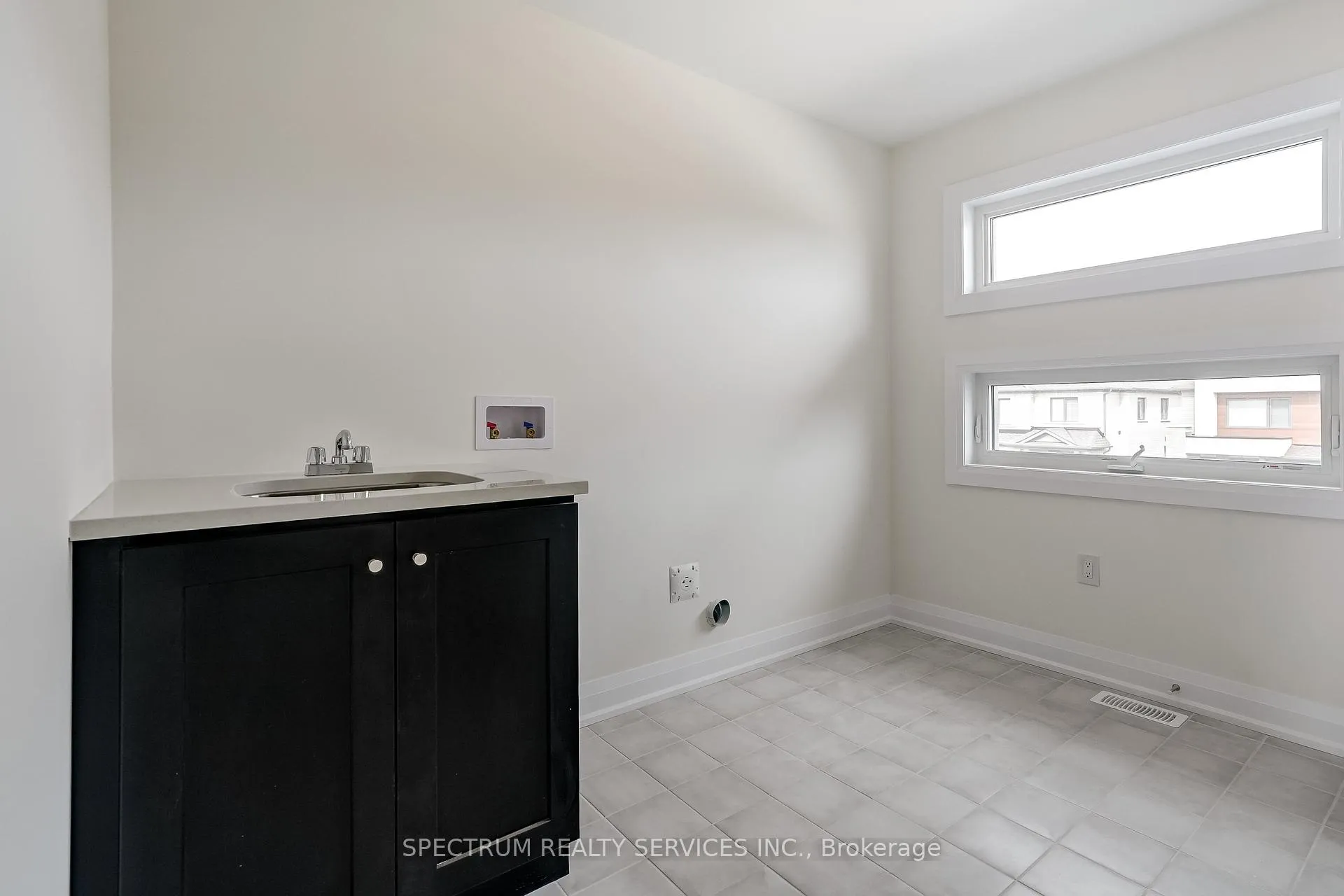 Photo 28 of 33 Dore Drive, Brantford — HOMEH