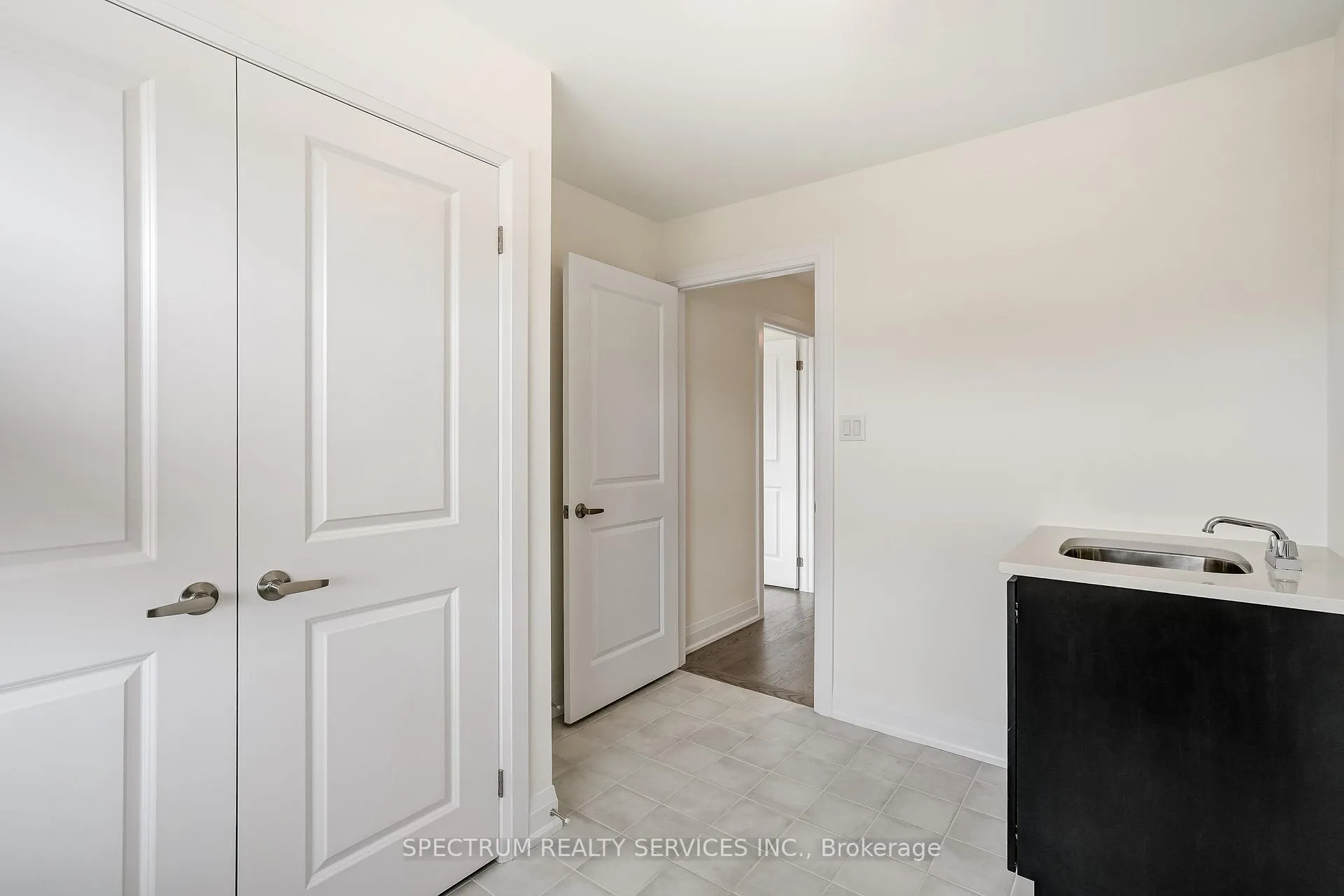 Photo 29 of 33 Dore Drive, Brantford — HOMEH