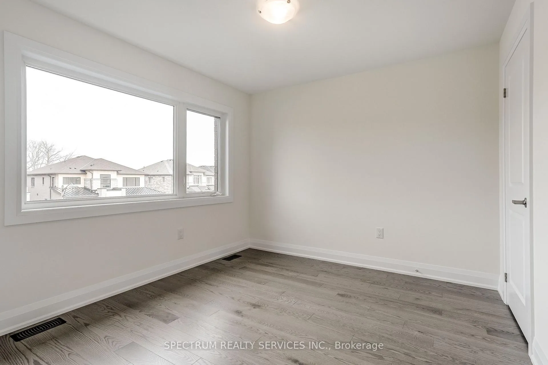 Photo 30 of 33 Dore Drive, Brantford — HOMEH