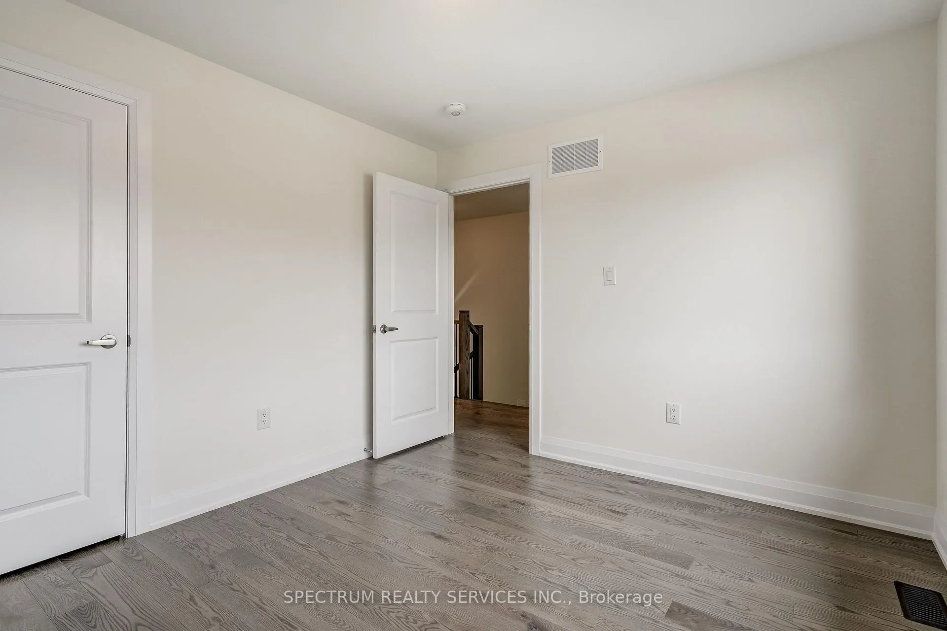 Photo 31 of 33 Dore Drive, Brantford — HOMEH