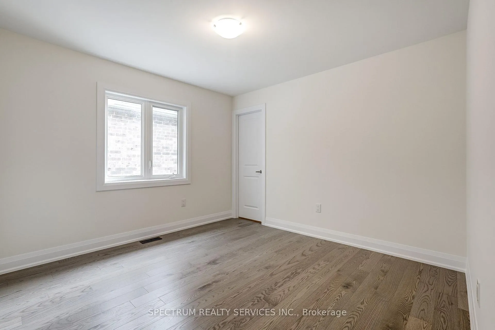 Photo 34 of 33 Dore Drive, Brantford — HOMEH