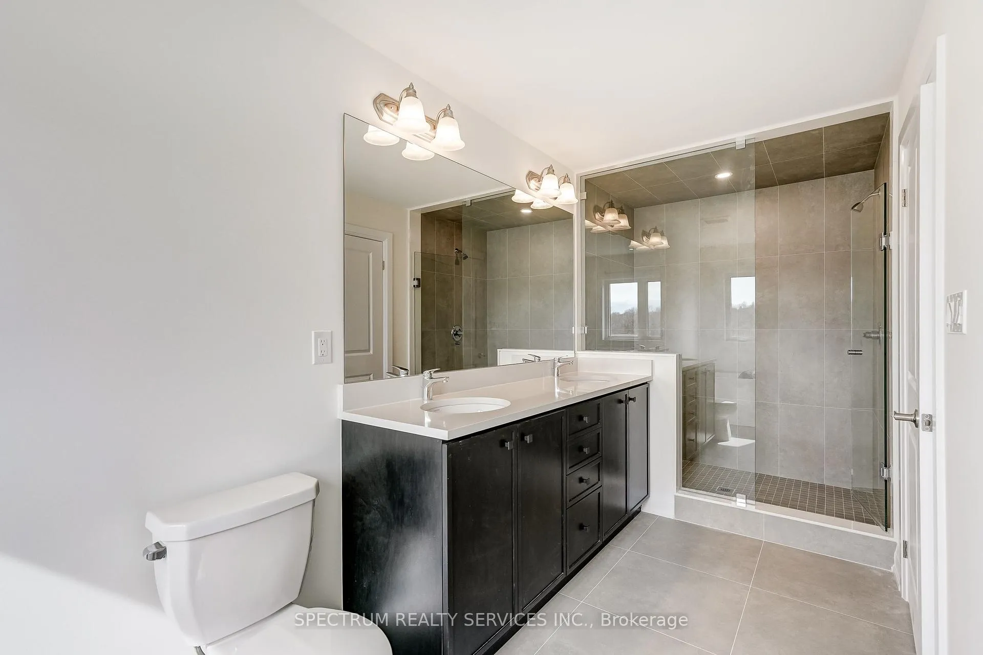 Photo 39 of 33 Dore Drive, Brantford — HOMEH