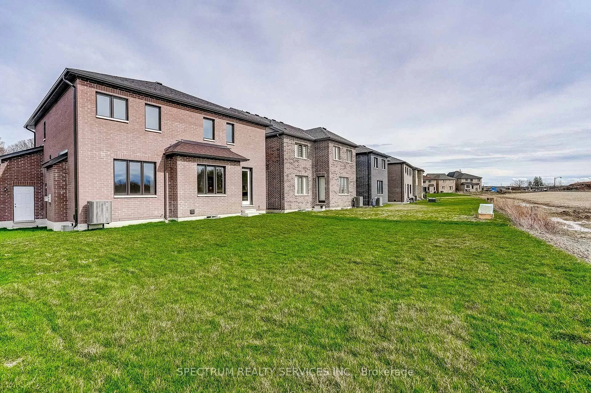Photo 42 of 33 Dore Drive, Brantford — HOMEH
