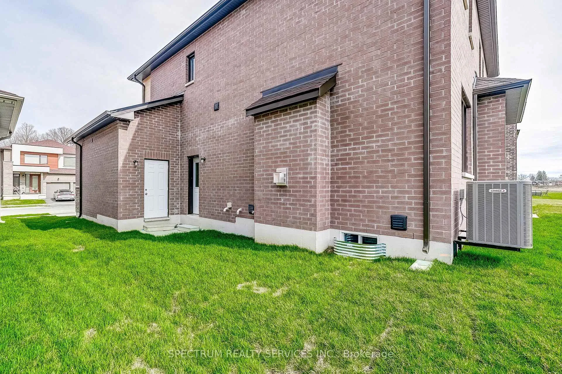 Photo 45 of 33 Dore Drive, Brantford — HOMEH