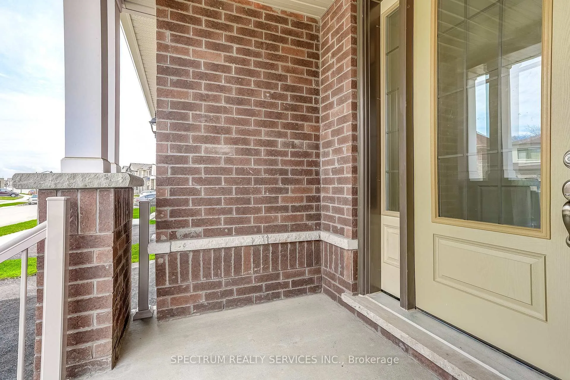 Photo 5 of 35 Dore Drive, Brantford — HOMEH
