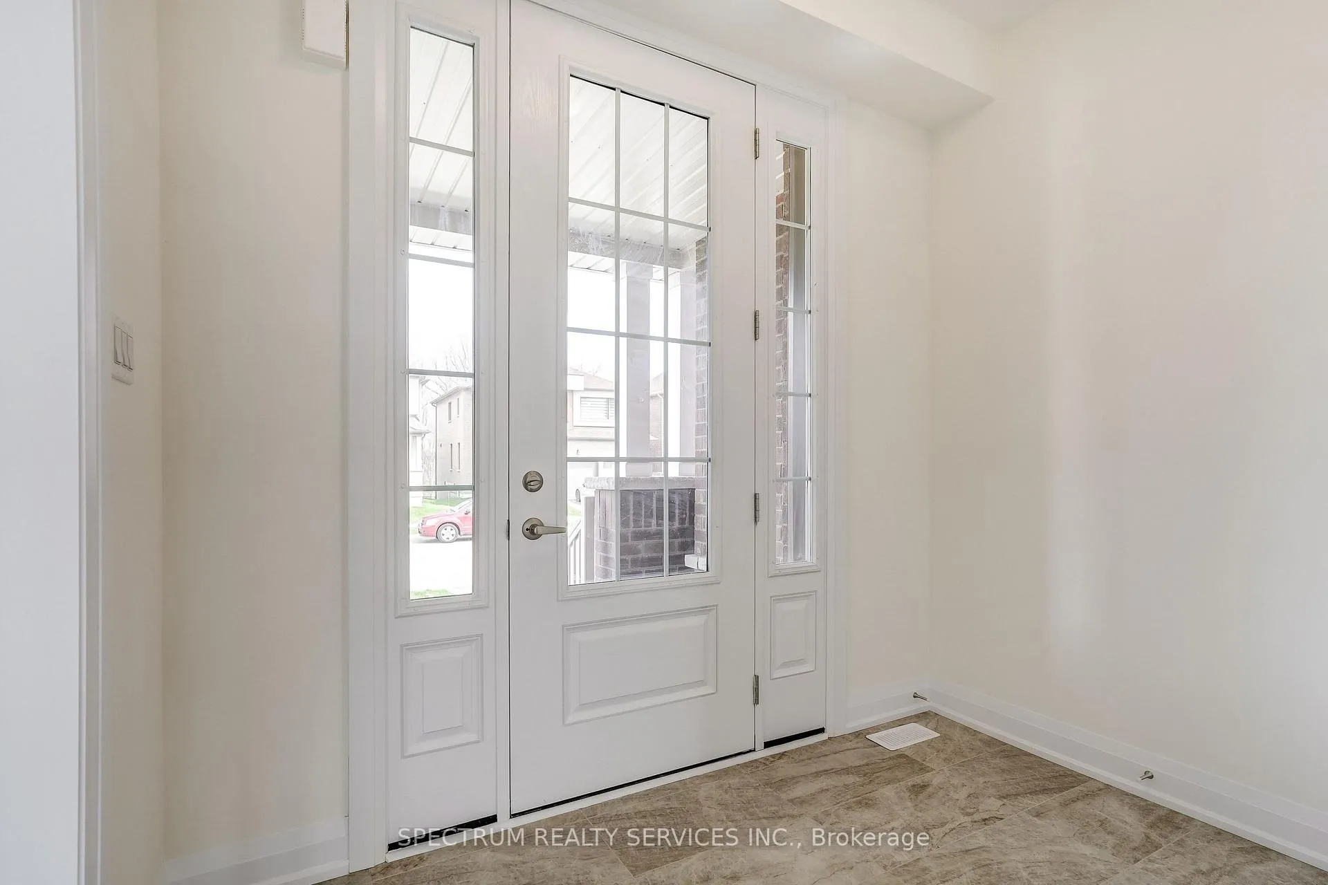 Photo 6 of 35 Dore Drive, Brantford — HOMEH