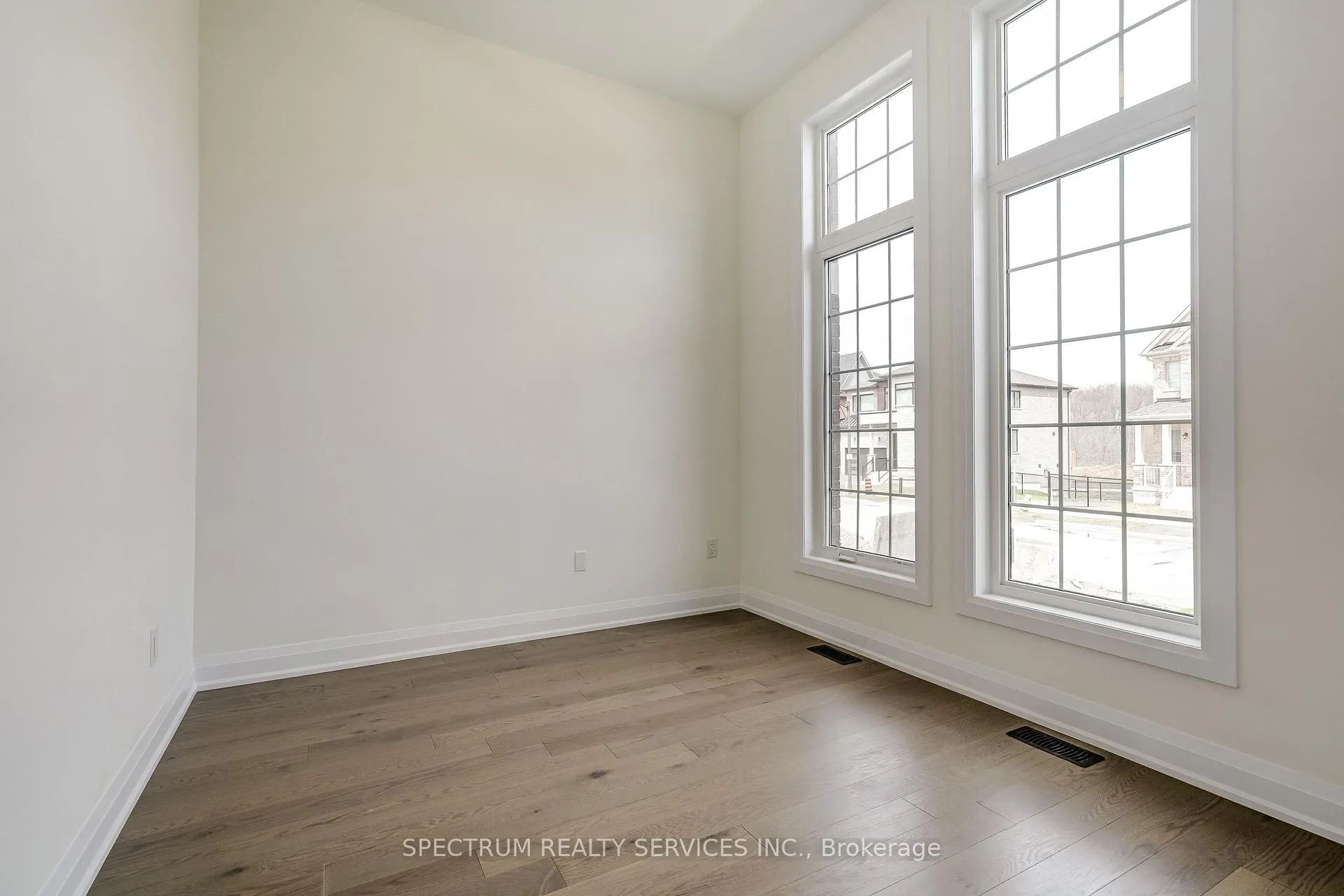 Photo 8 of 35 Dore Drive, Brantford — HOMEH