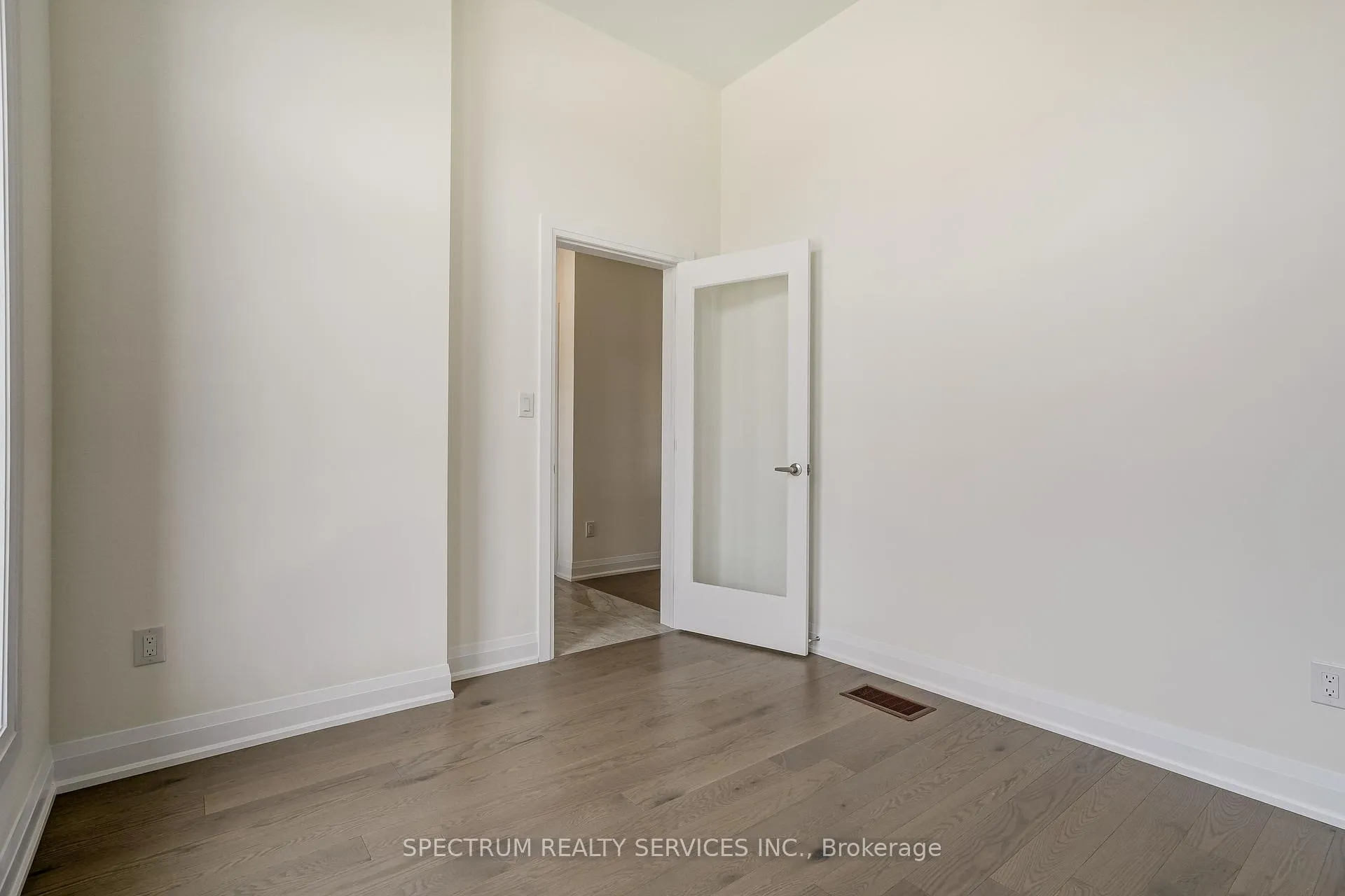 Photo 9 of 35 Dore Drive, Brantford — HOMEH