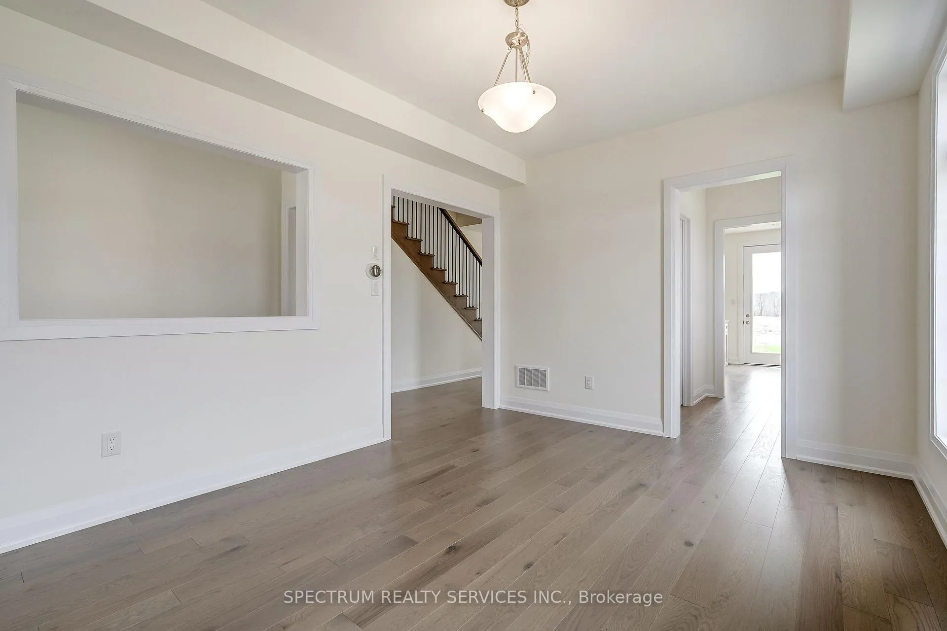 Photo 11 of 35 Dore Drive, Brantford — HOMEH
