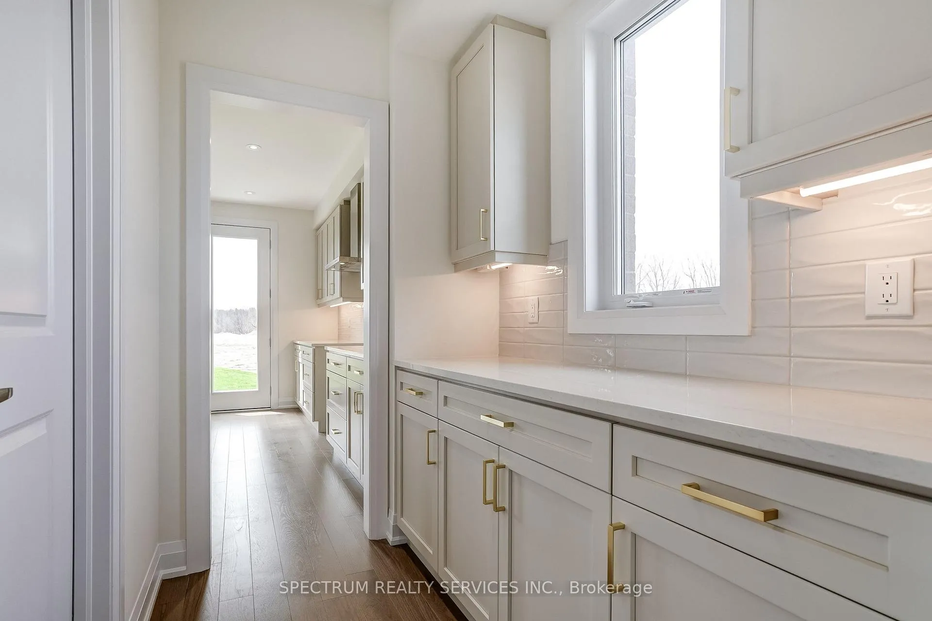 Photo 13 of 35 Dore Drive, Brantford — HOMEH