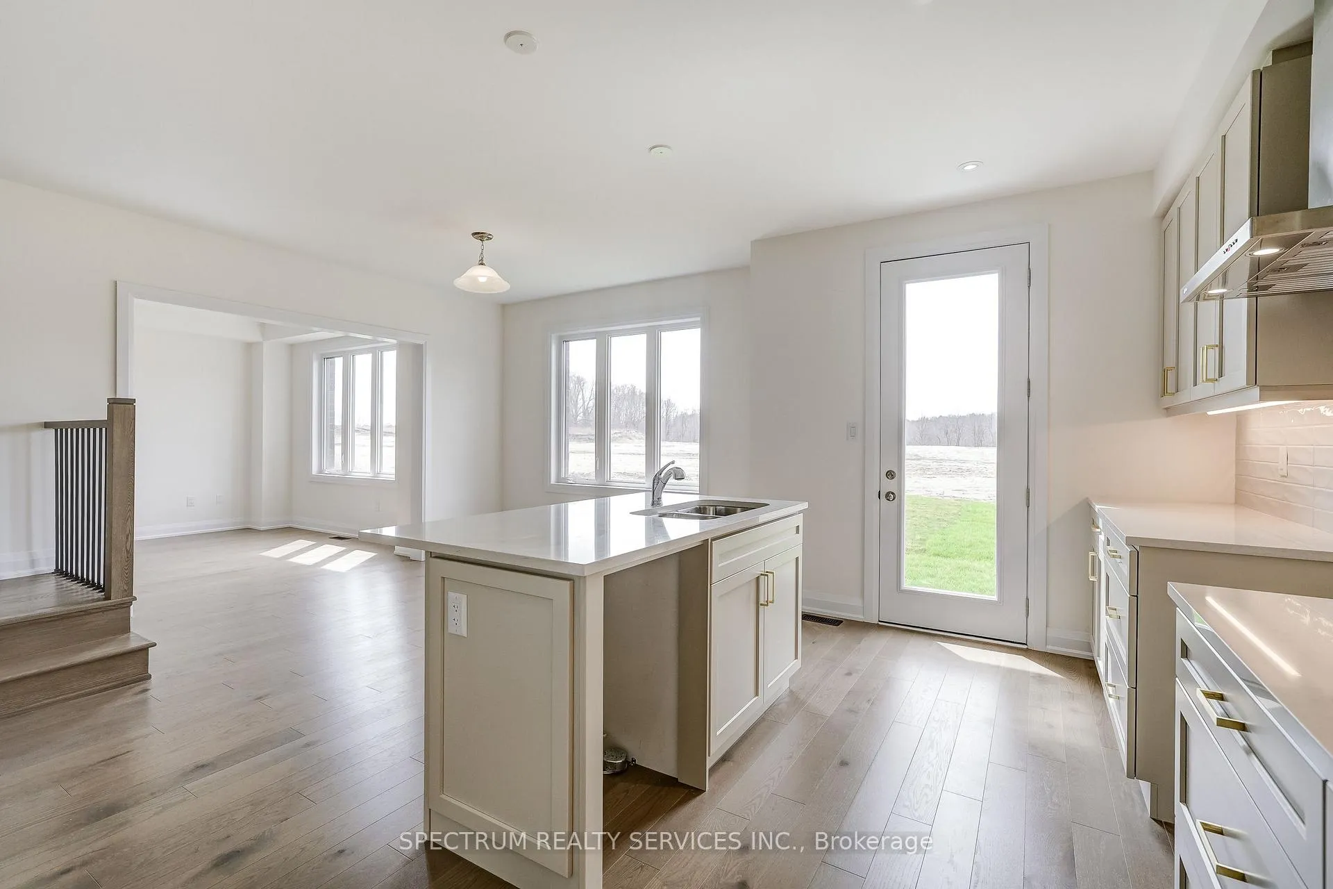 Photo 14 of 35 Dore Drive, Brantford — HOMEH