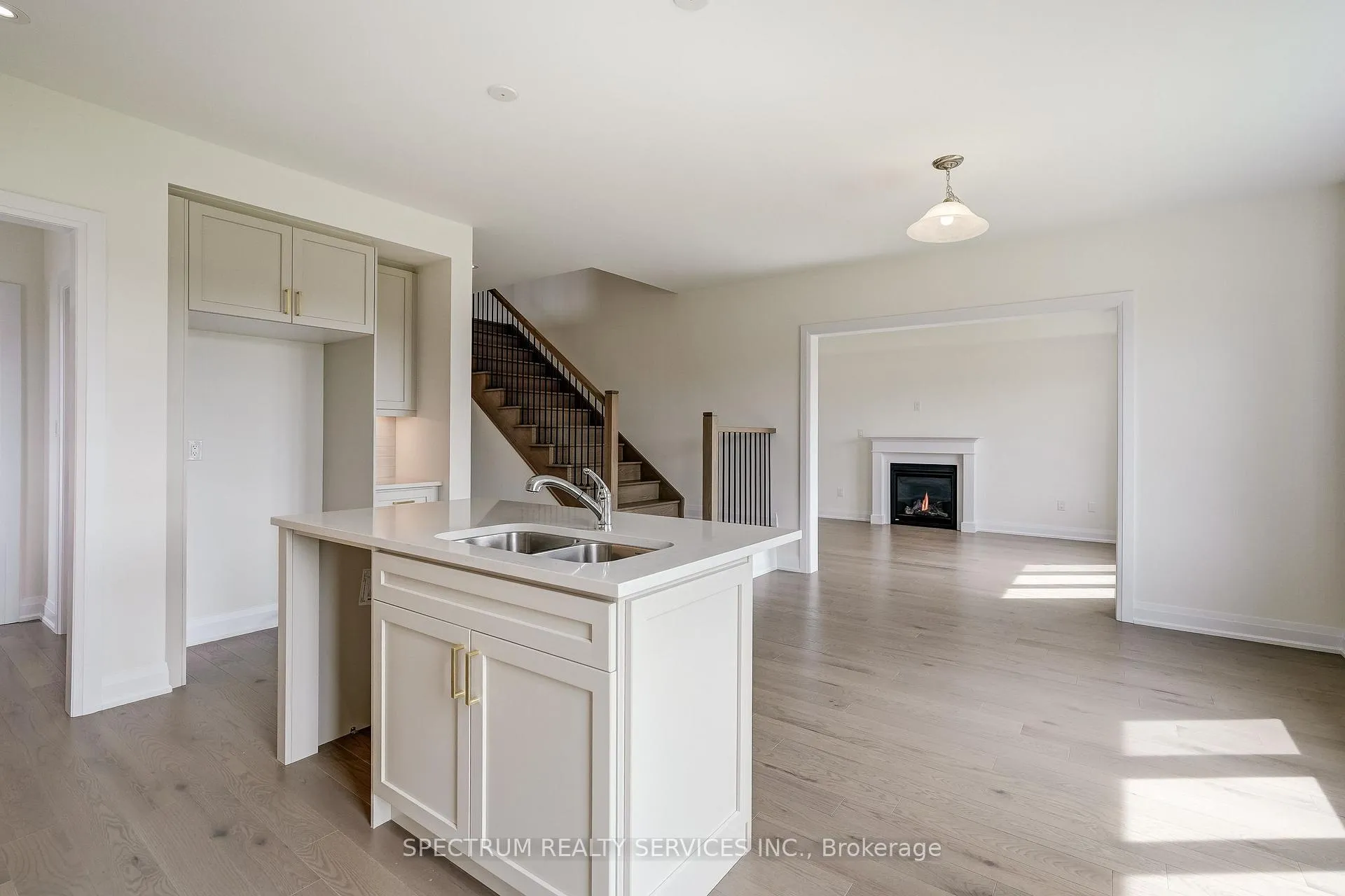 Photo 15 of 35 Dore Drive, Brantford — HOMEH