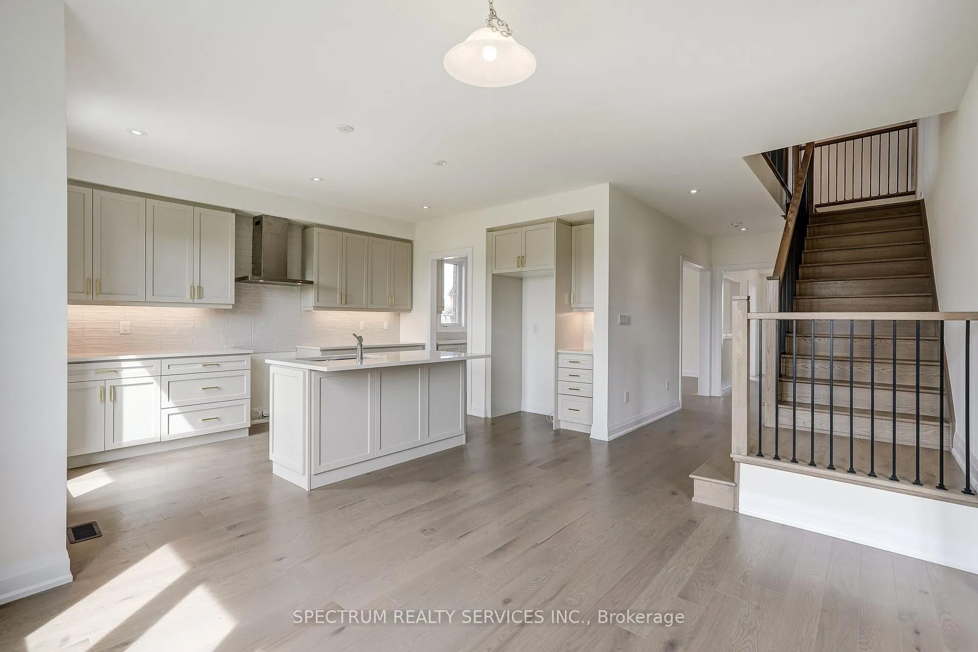 Photo 16 of 35 Dore Drive, Brantford — HOMEH