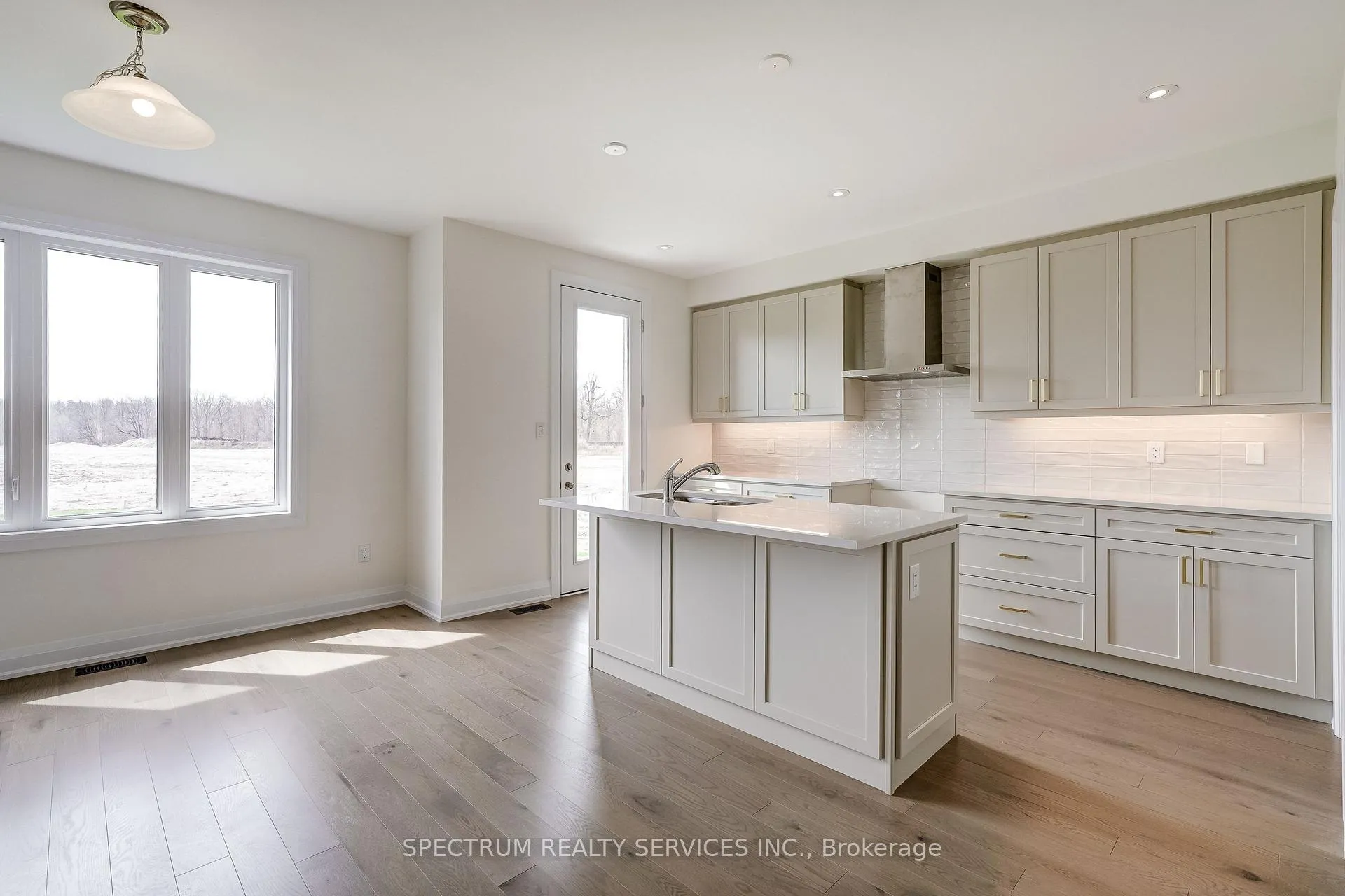 Photo 17 of 35 Dore Drive, Brantford — HOMEH