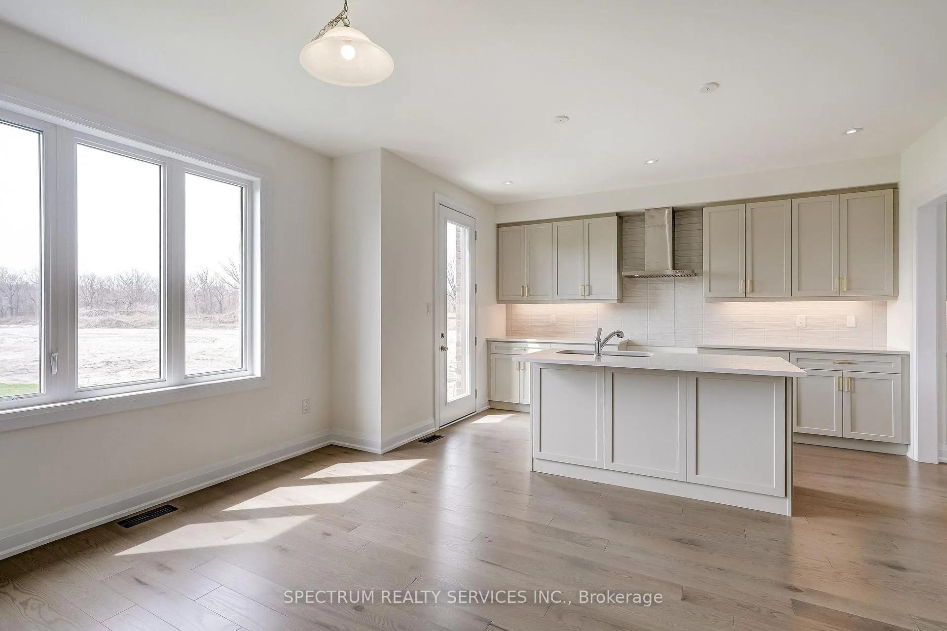 Photo 18 of 35 Dore Drive, Brantford — HOMEH