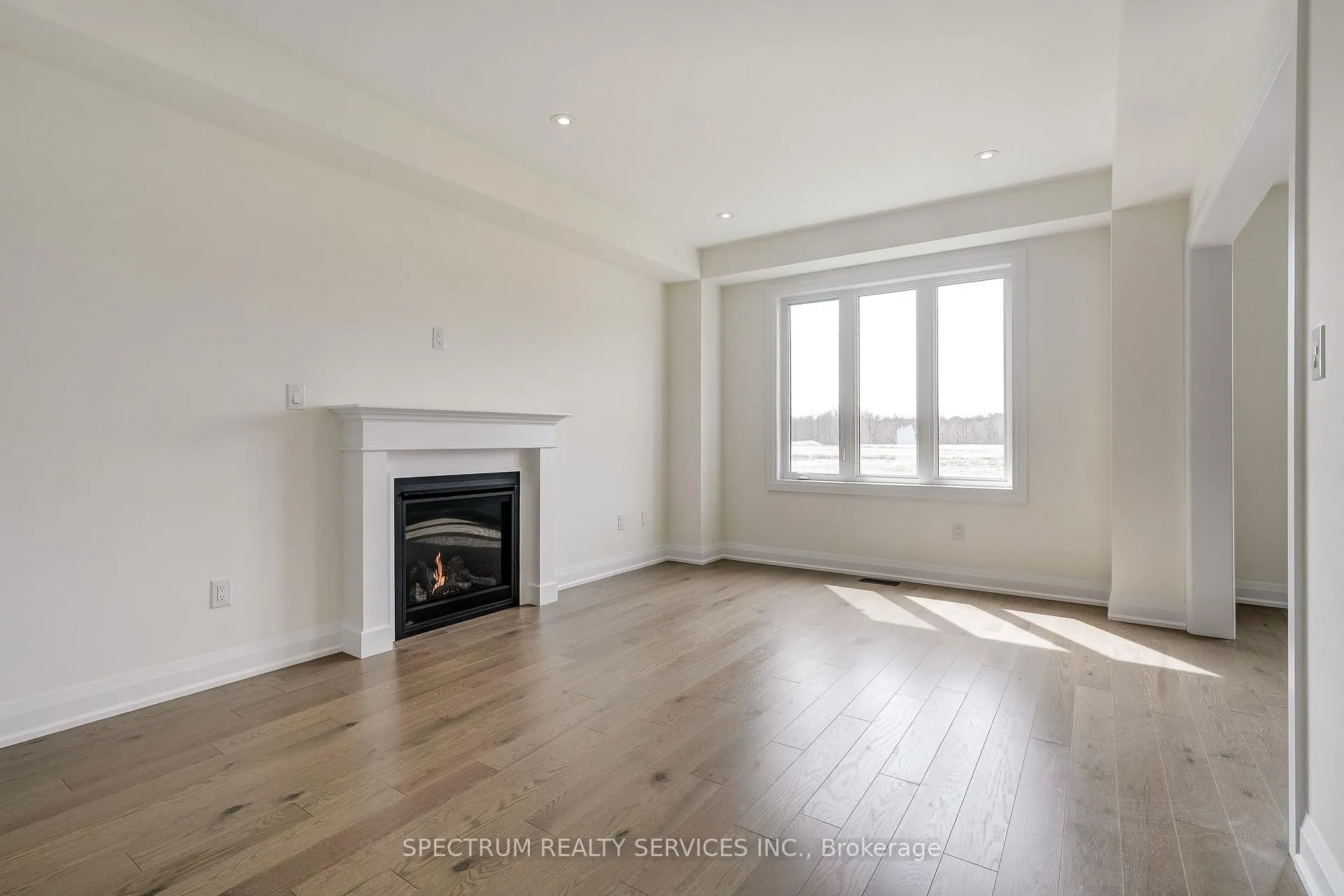 Photo 20 of 35 Dore Drive, Brantford — HOMEH