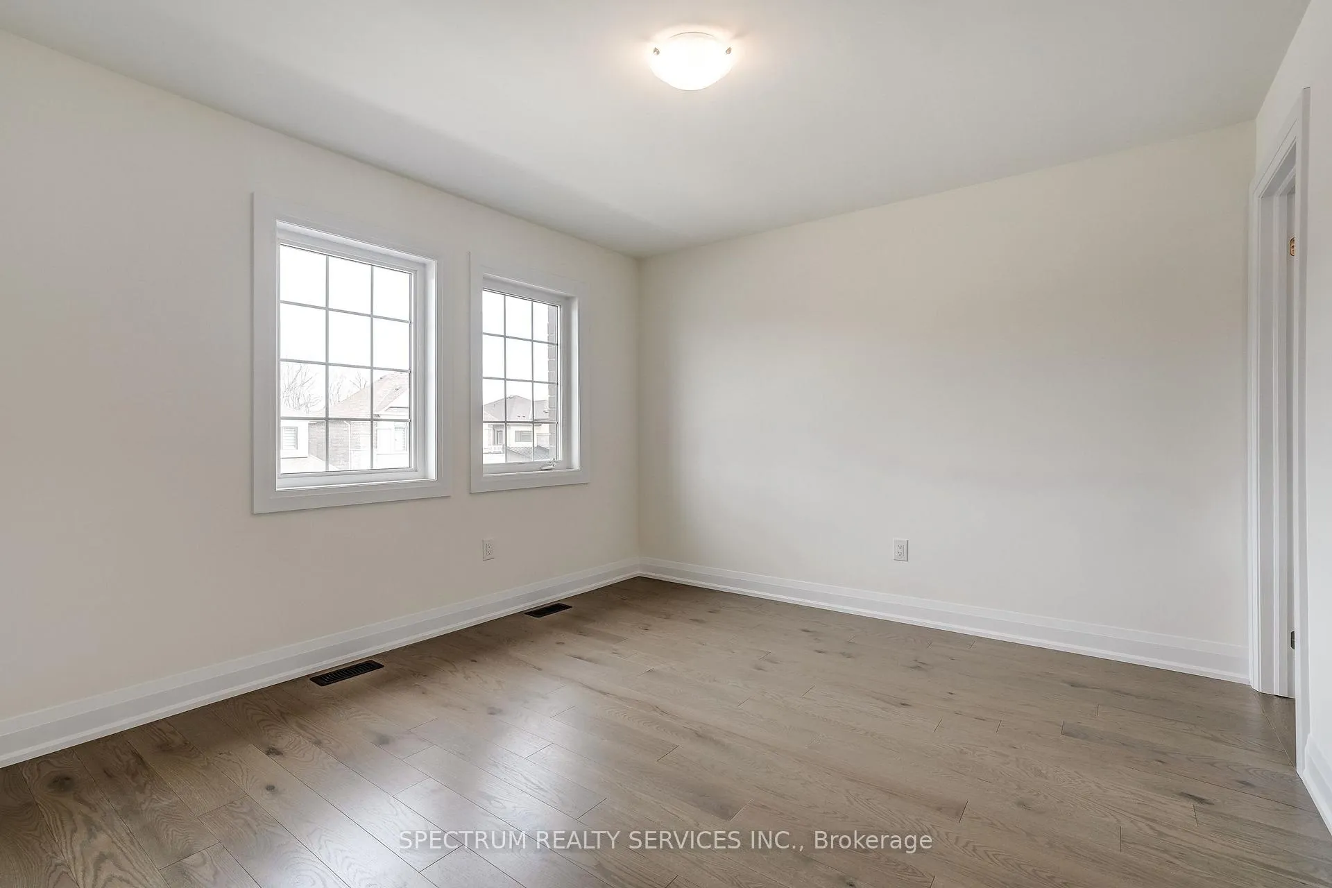 Photo 23 of 35 Dore Drive, Brantford — HOMEH