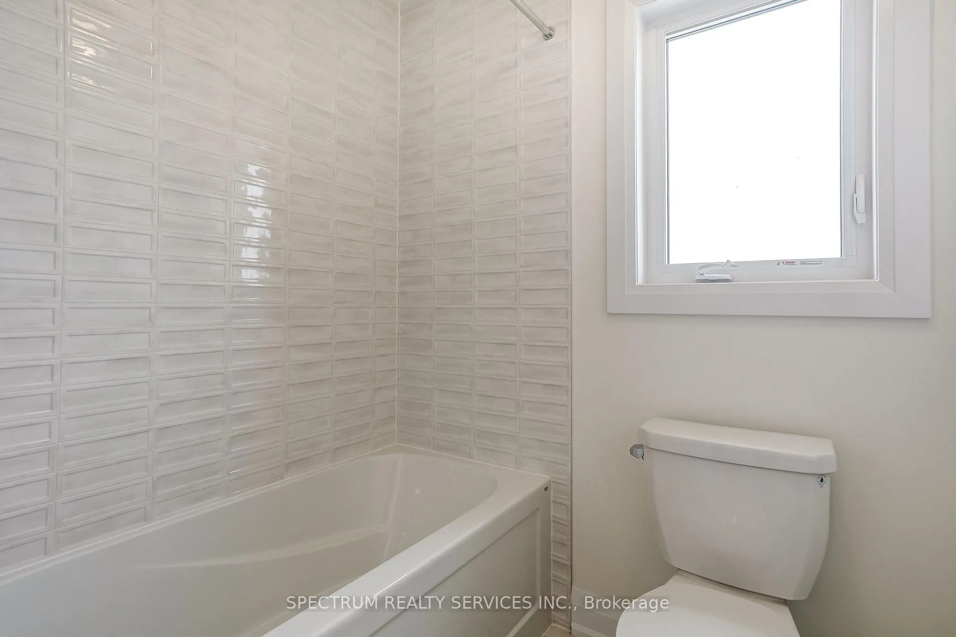 Photo 29 of 35 Dore Drive, Brantford — HOMEH