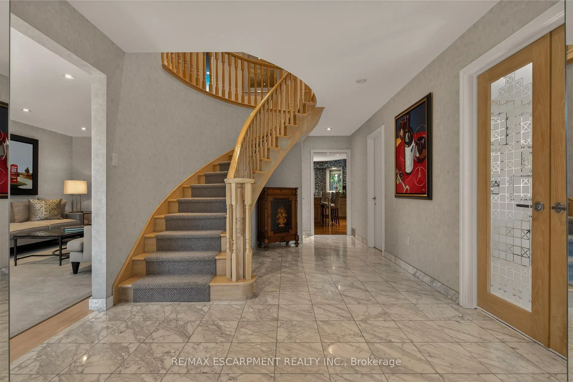 Photo 5 of 23 Lantern Lane, Hamilton, Dundas — HOMEH