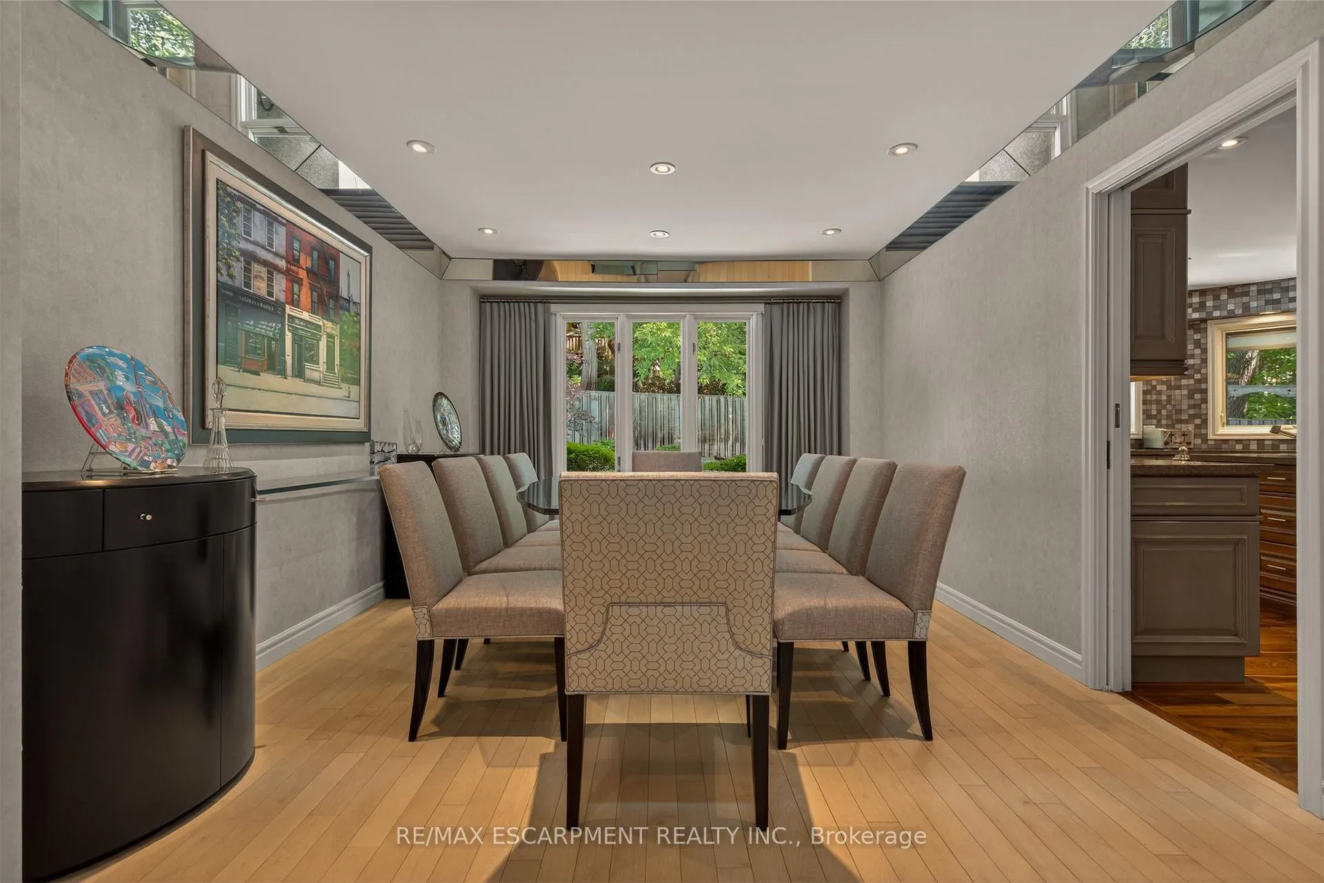 Photo 10 of 23 Lantern Lane, Hamilton, Dundas — HOMEH