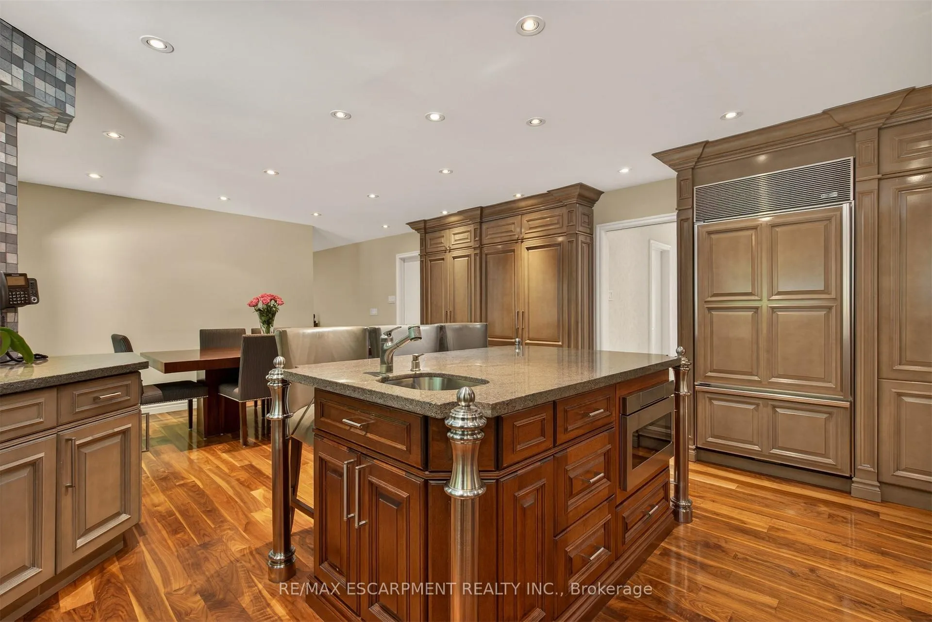 Photo 16 of 23 Lantern Lane, Hamilton, Dundas — HOMEH