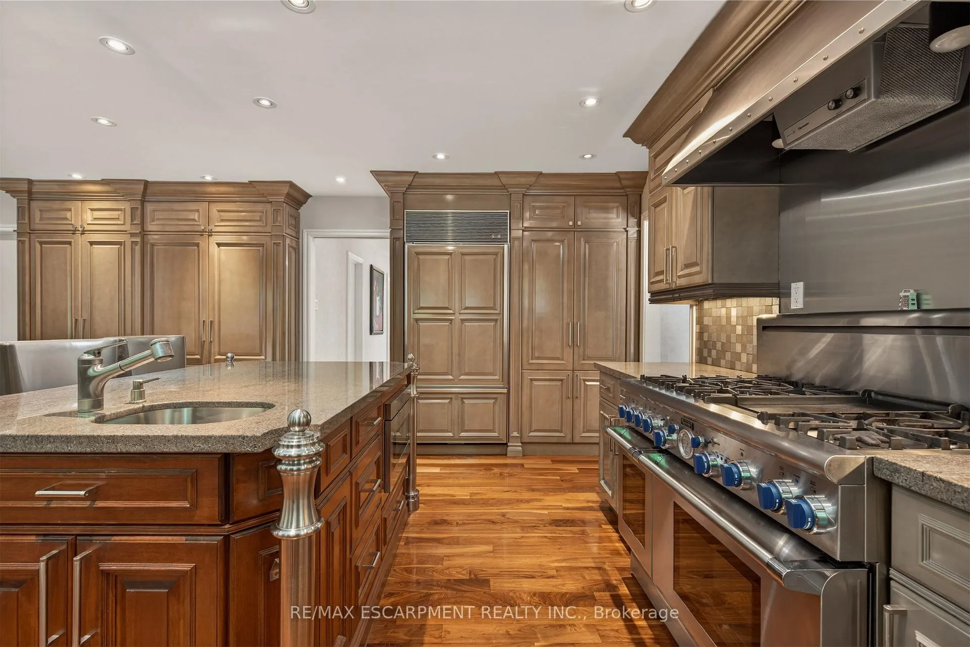 Photo 17 of 23 Lantern Lane, Hamilton, Dundas — HOMEH