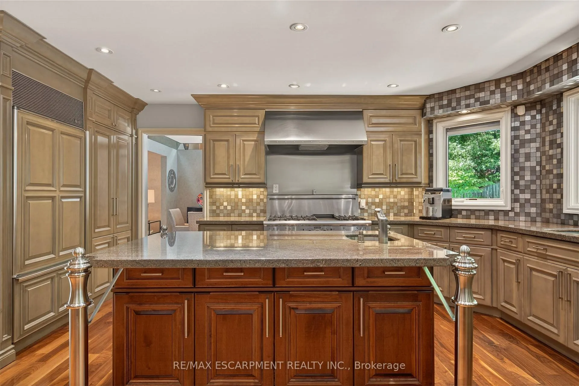 Photo 20 of 23 Lantern Lane, Hamilton, Dundas — HOMEH