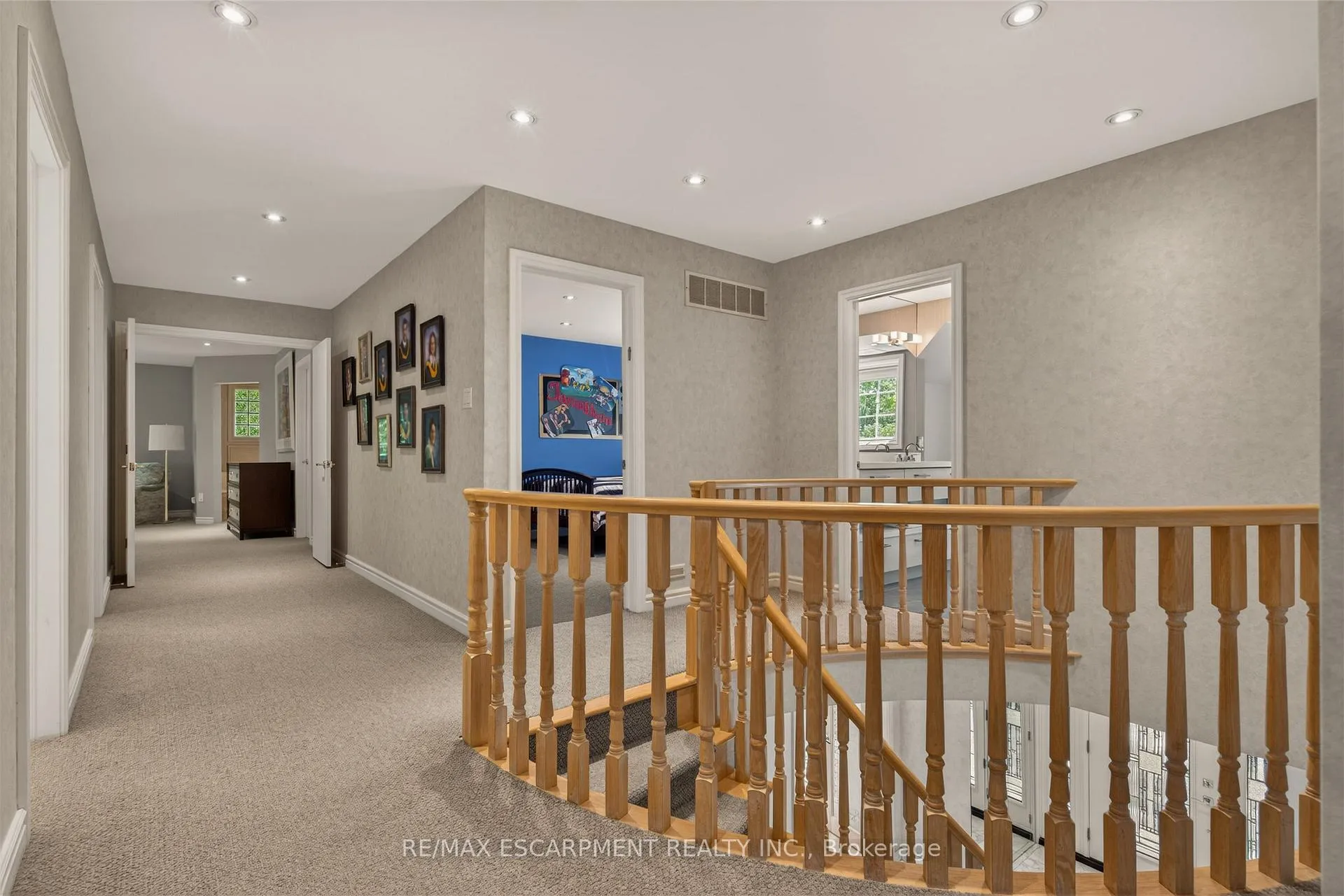 Photo 30 of 23 Lantern Lane, Hamilton, Dundas — HOMEH