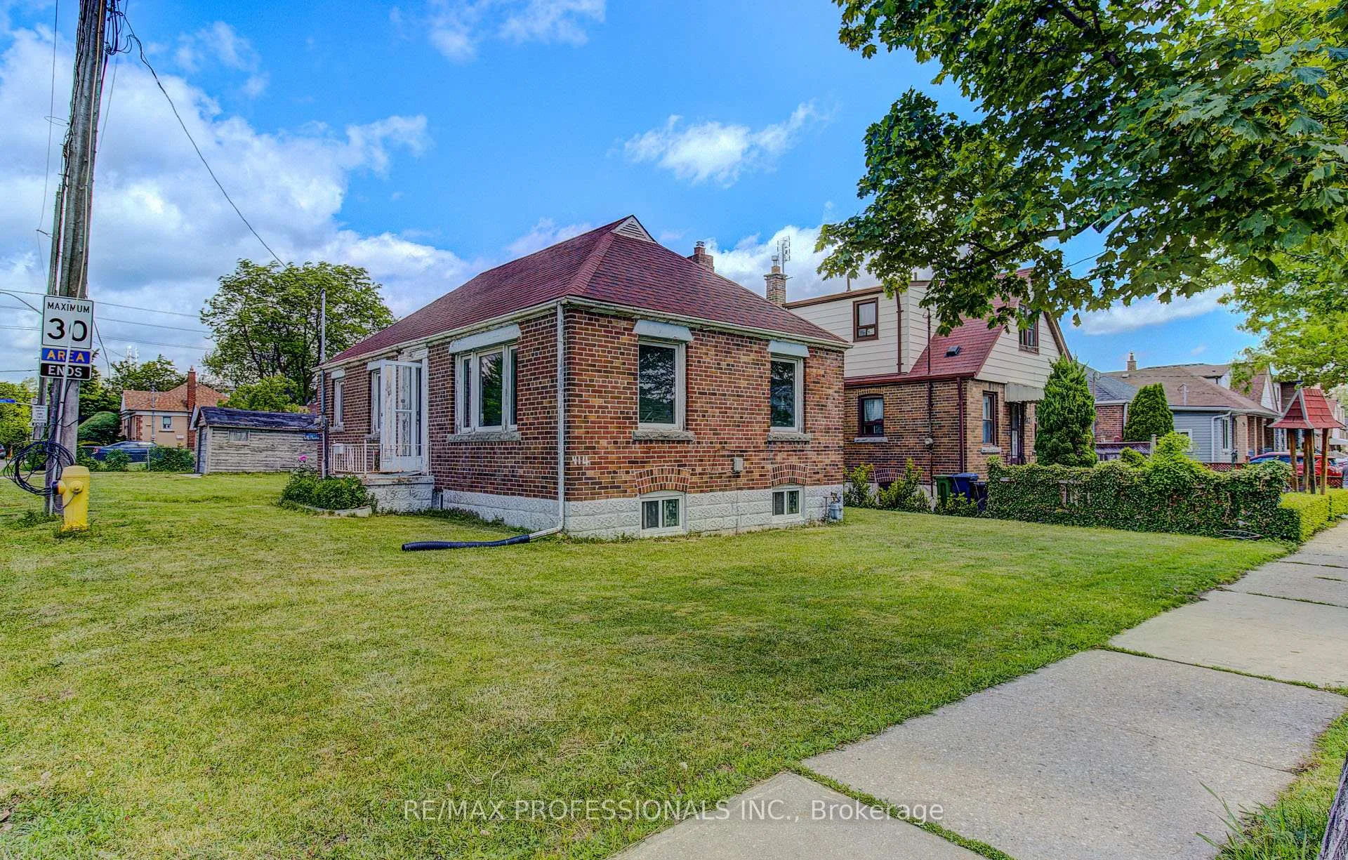 Photo 2 of 414 Melrose Street, Etobicoke, Mimico — HOMEH