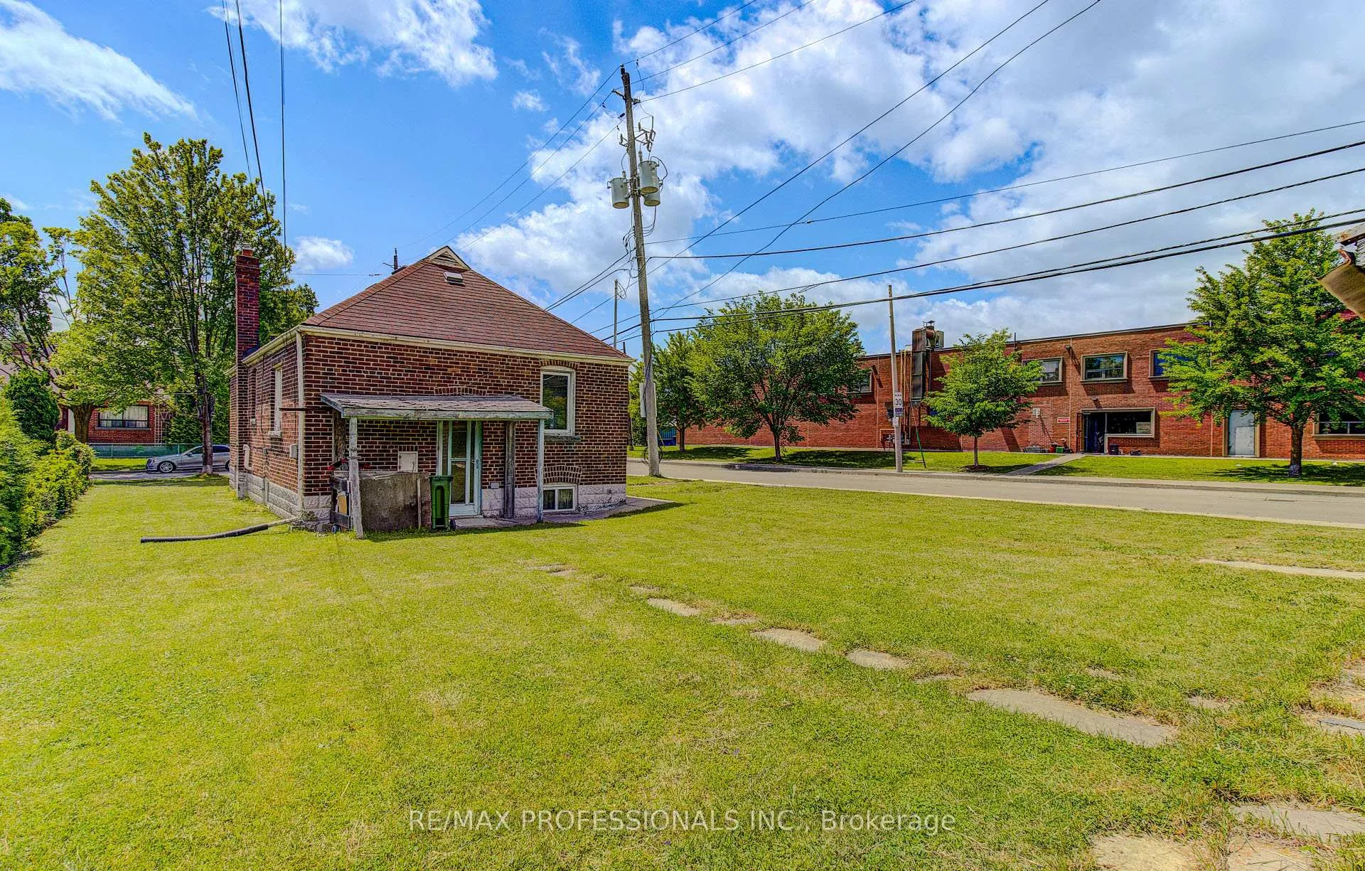 Photo 4 of 414 Melrose Street, Etobicoke, Mimico — HOMEH