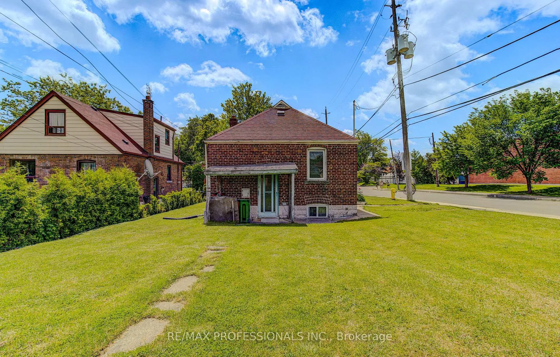 Photo 5 of 414 Melrose Street, Etobicoke, Mimico — HOMEH