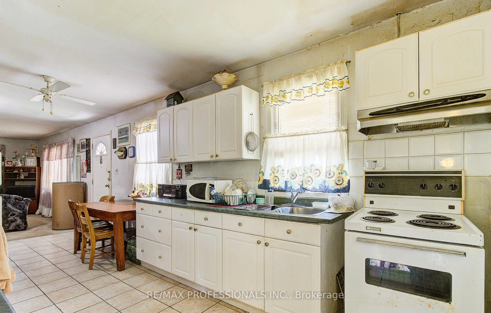 Photo 17 of 414 Melrose Street, Etobicoke, Mimico — HOMEH