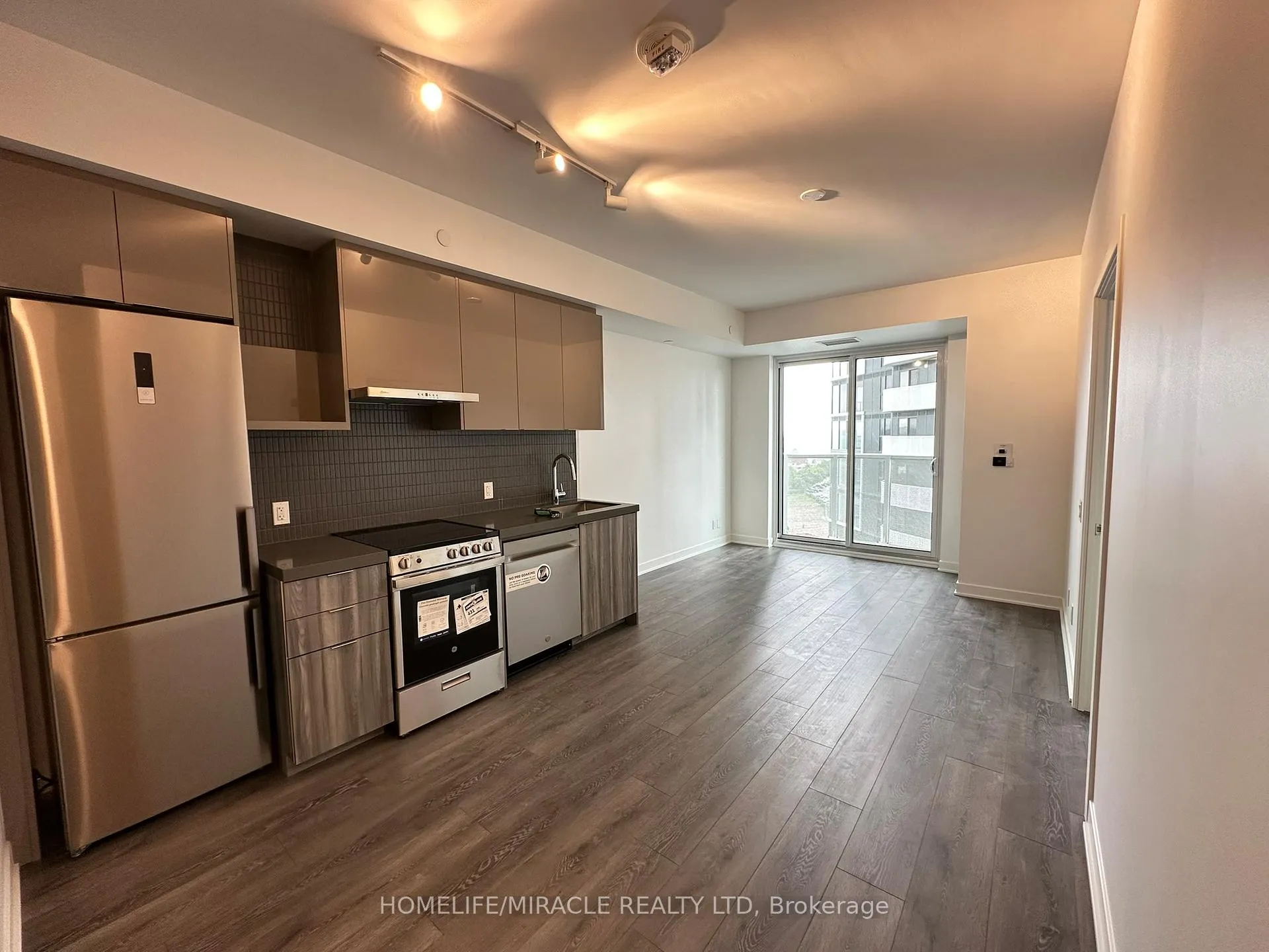 Photo 6 of Unit 1003, 10 Flavelle Trail, Vaughan, Steeles West Industrial — HOMEH