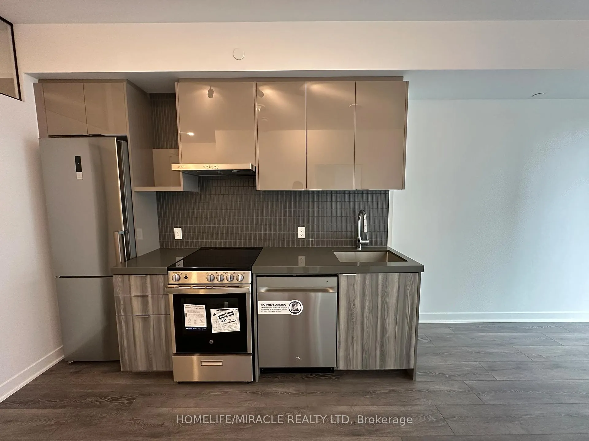 Photo 8 of Unit 1003, 10 Flavelle Trail, Vaughan, Steeles West Industrial — HOMEH