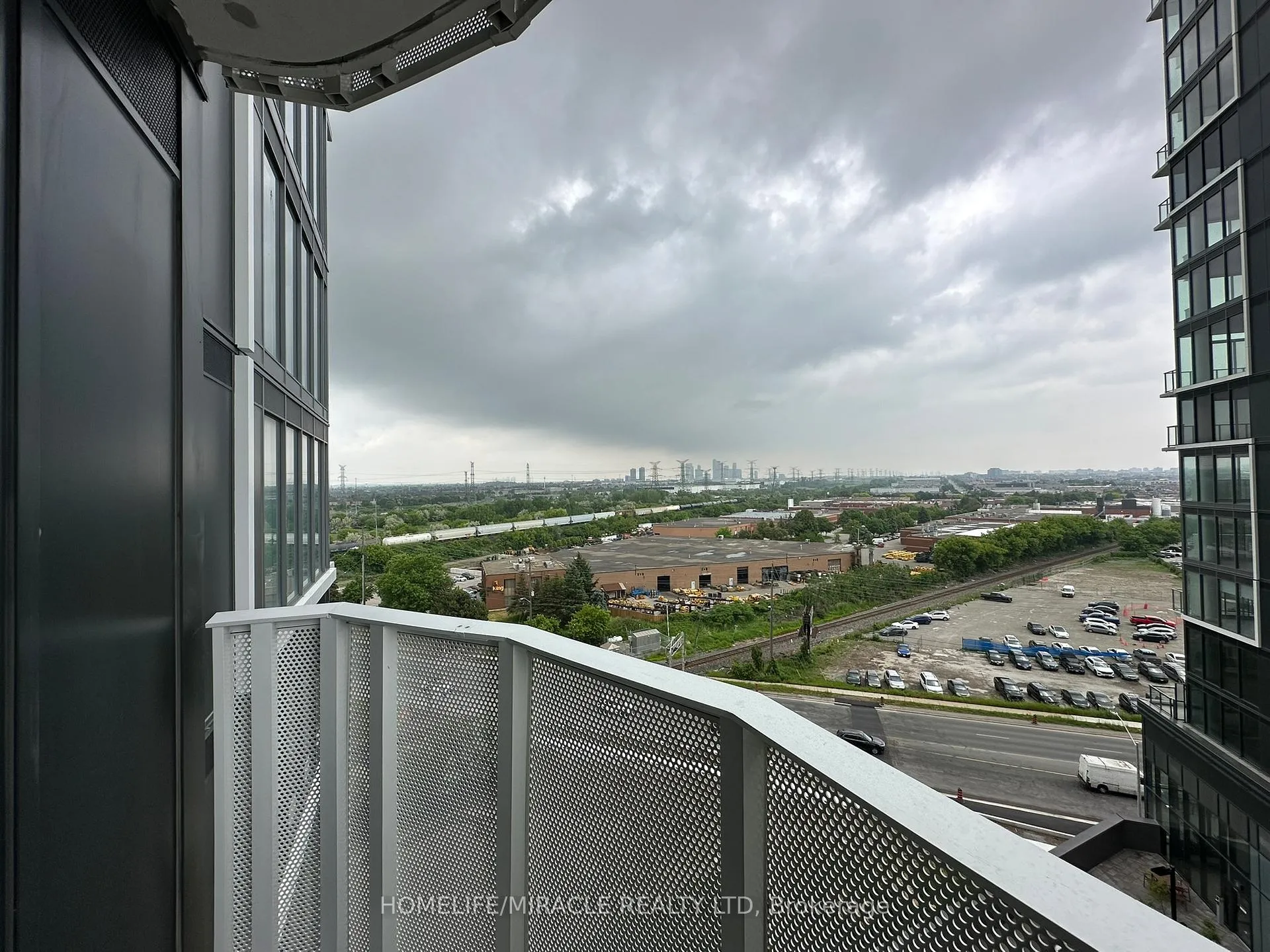 Photo 14 of Unit 1003, 10 Flavelle Trail, Vaughan, Steeles West Industrial — HOMEH