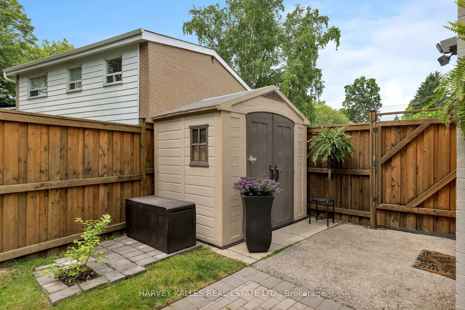 Photo 18 of 45 Ashfield Drive, Etobicoke, Eringate-Centennial-West Deane — HOMEH