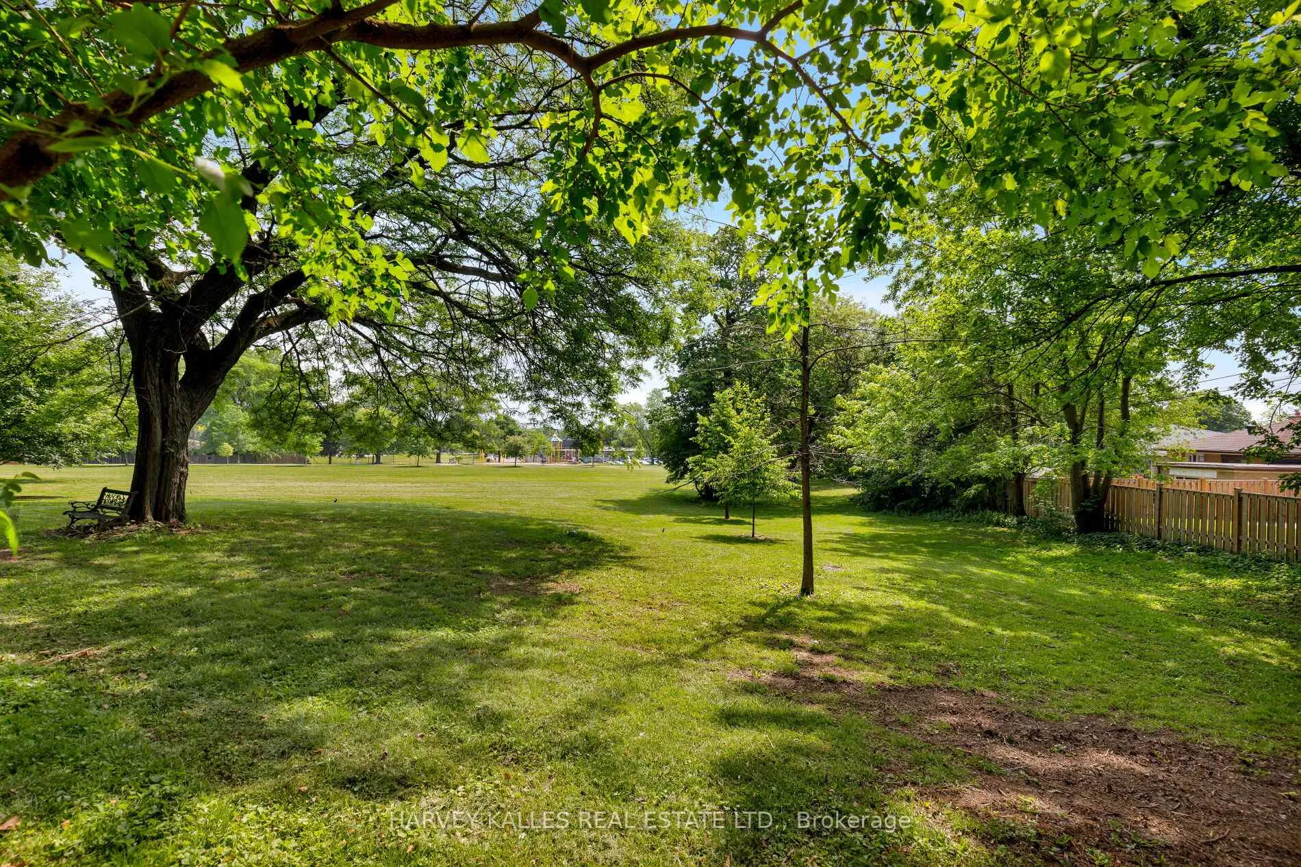 Photo 23 of 45 Ashfield Drive, Etobicoke, Eringate-Centennial-West Deane — HOMEH