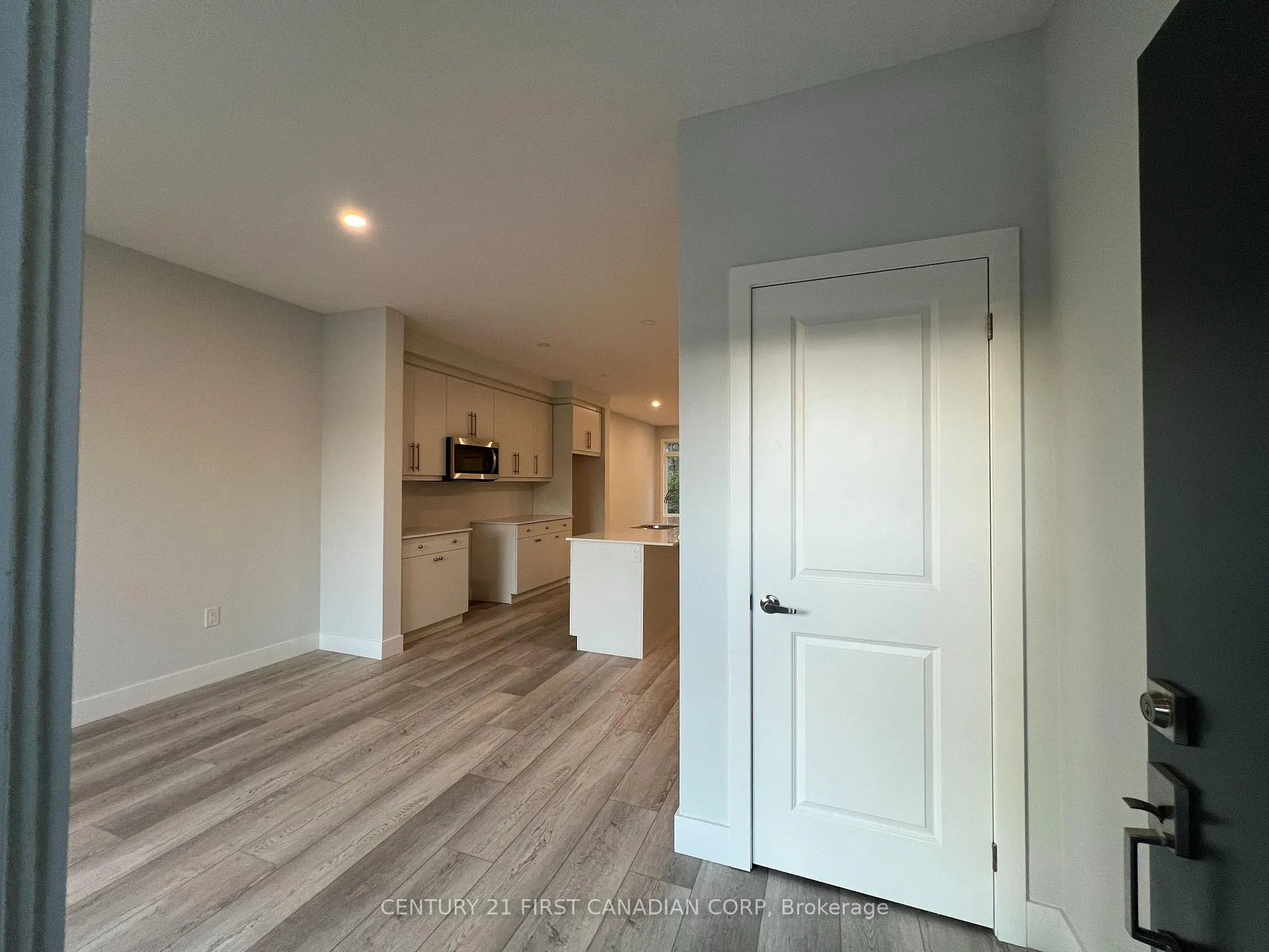 Photo 3 of Unit 37, 990 Deveron Crescent, London, South J — HOMEH