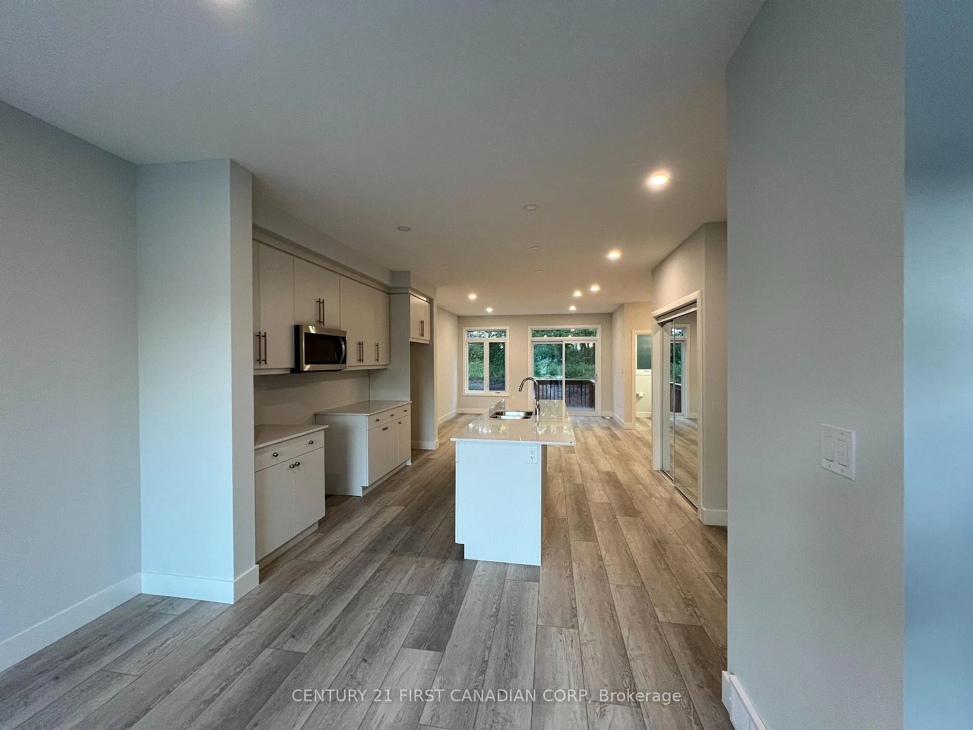 Photo 4 of Unit 37, 990 Deveron Crescent, London, South J — HOMEH